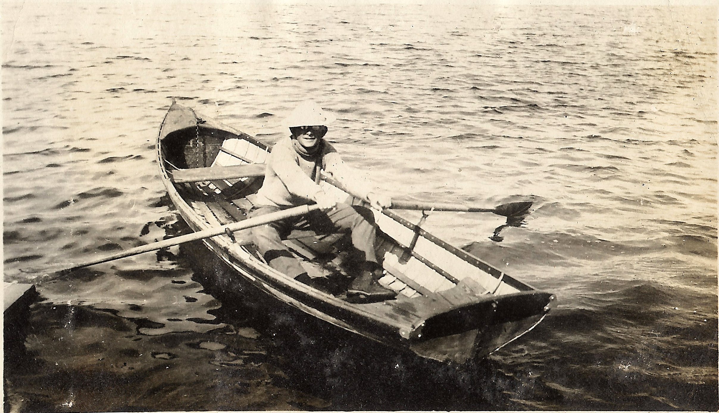 1910s - Camper in a rowboat