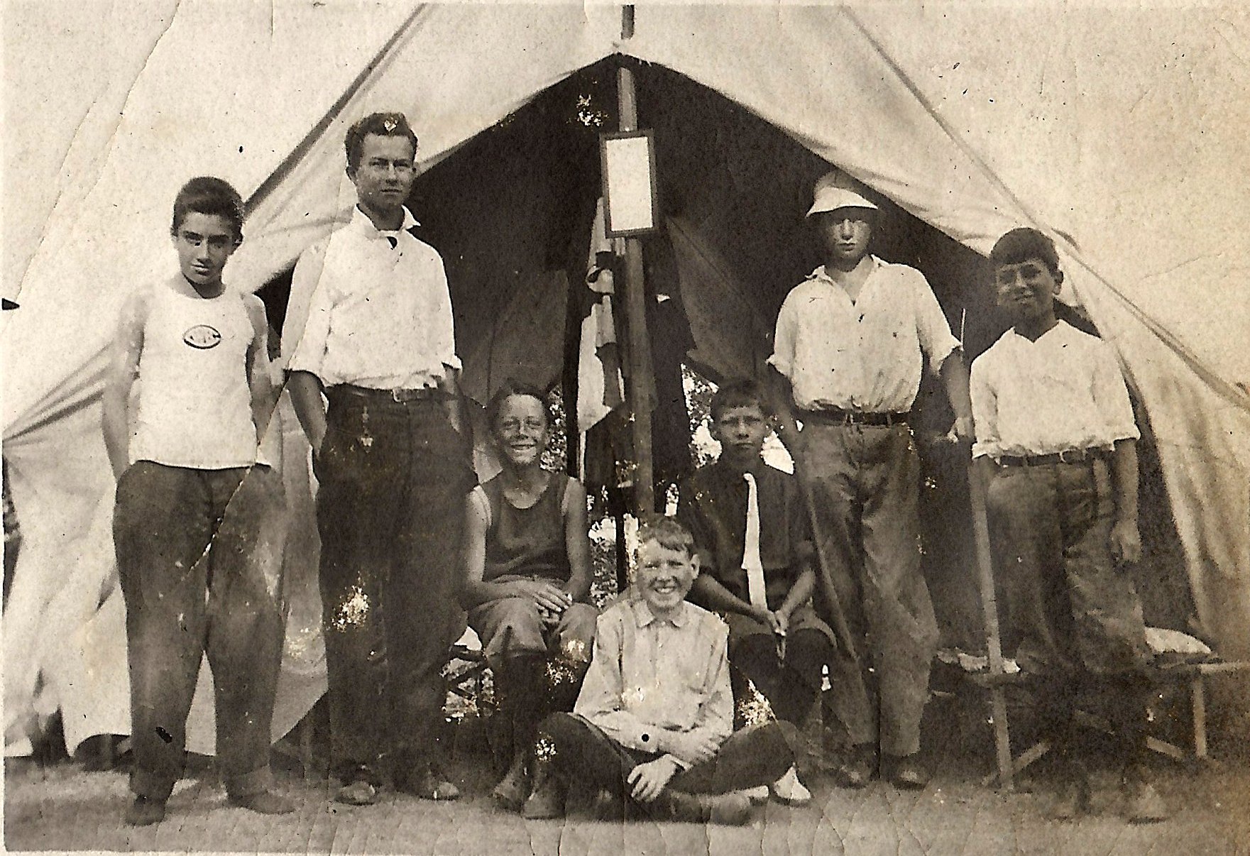 1900s - Group photo in front of a tent