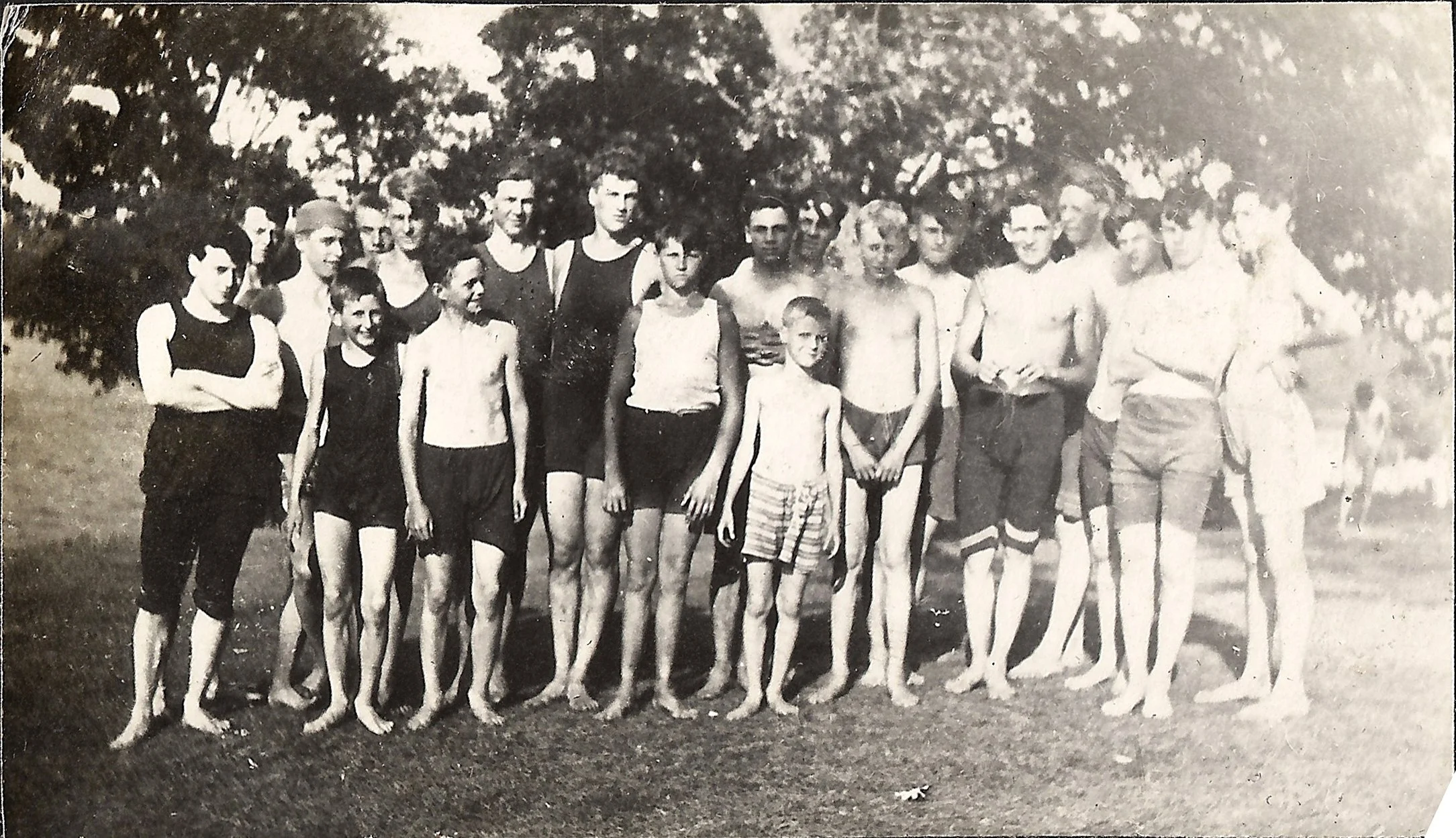 1900s - Group of campers ready to go swimming