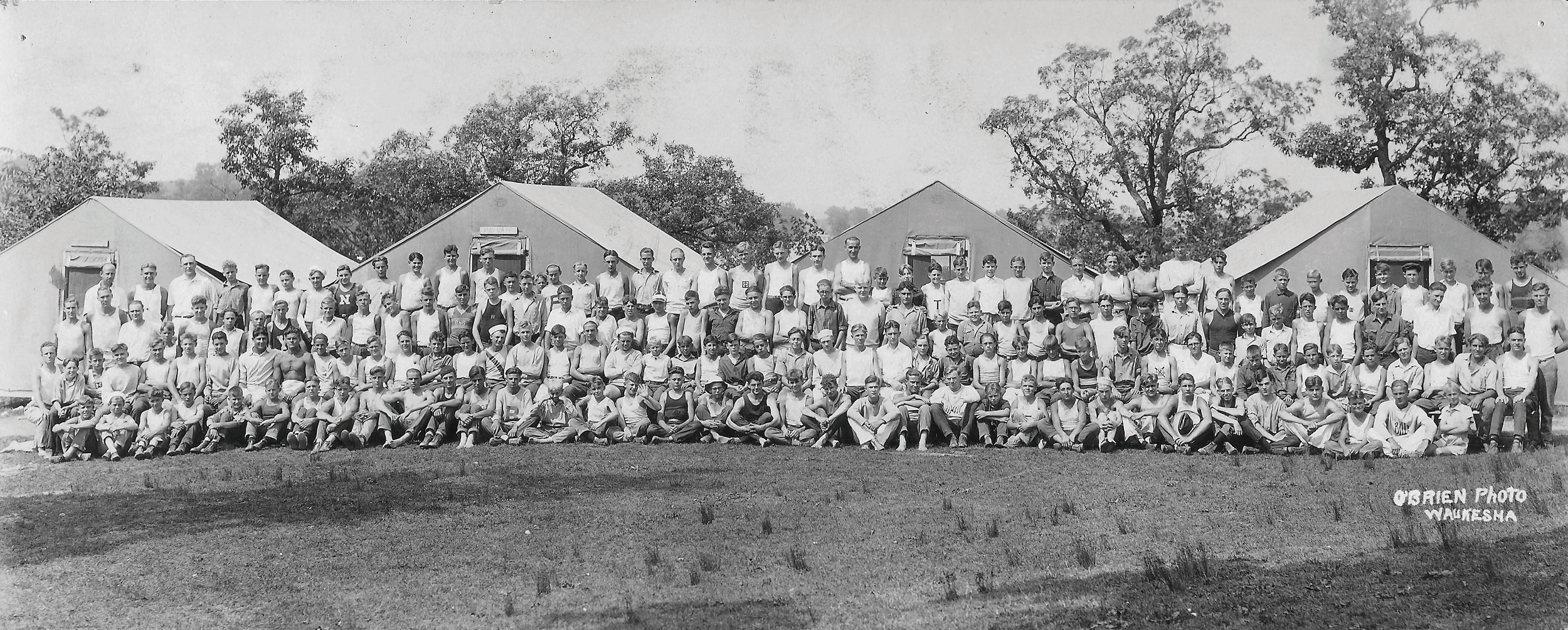 1920s - Group photo in front of the tents