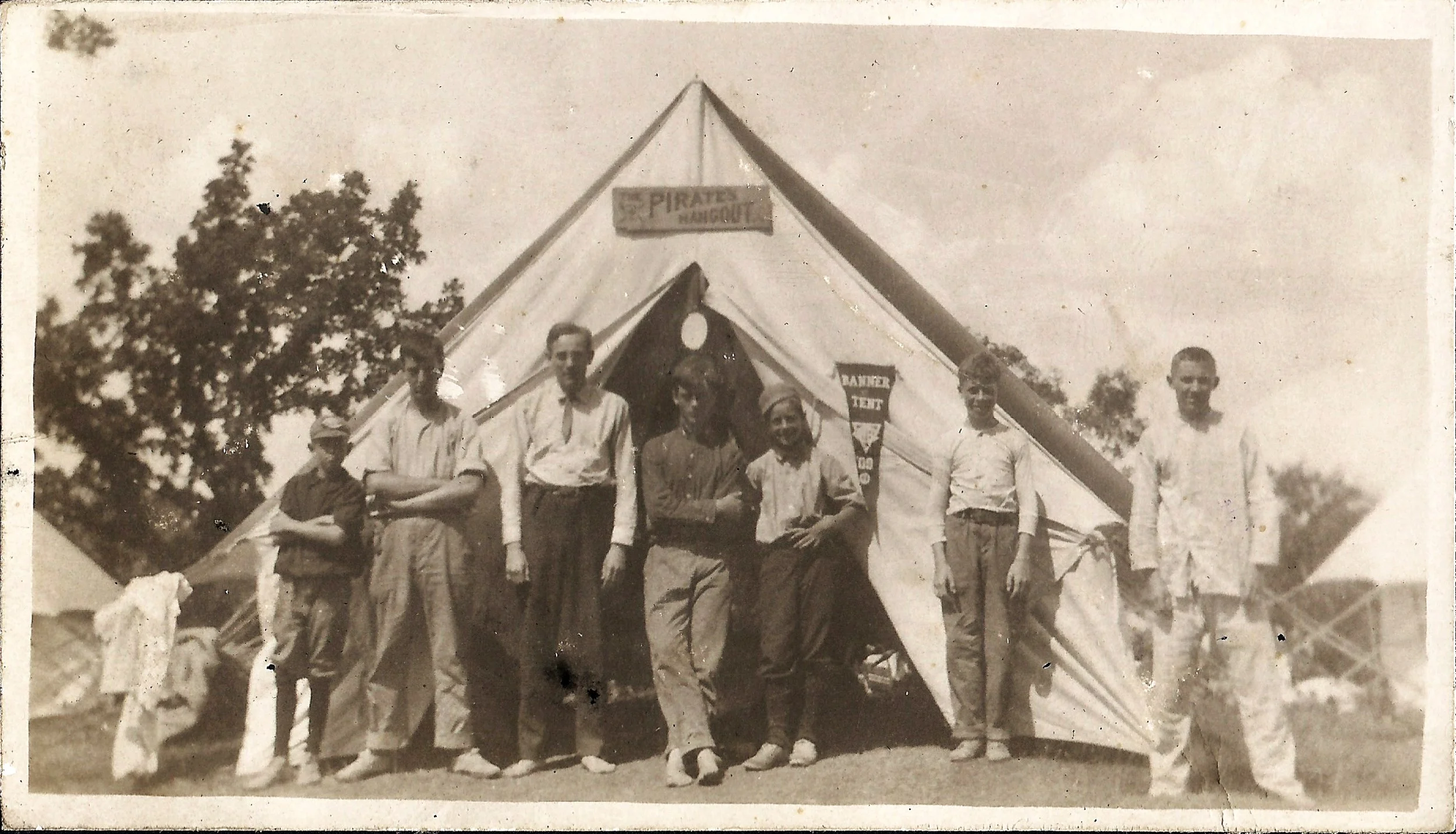1909 - Group photo in front of a tent