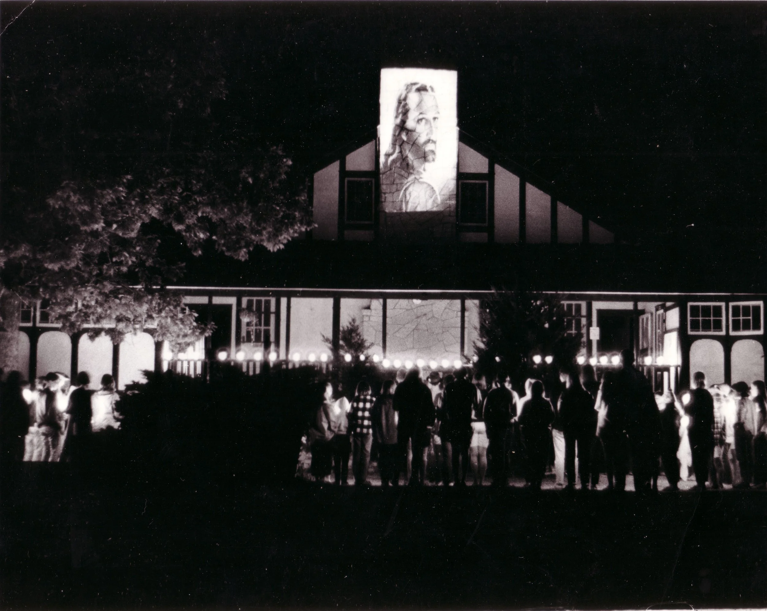 1968 - Campers gather outside of the Alford Lodge for closing Square Ceremony