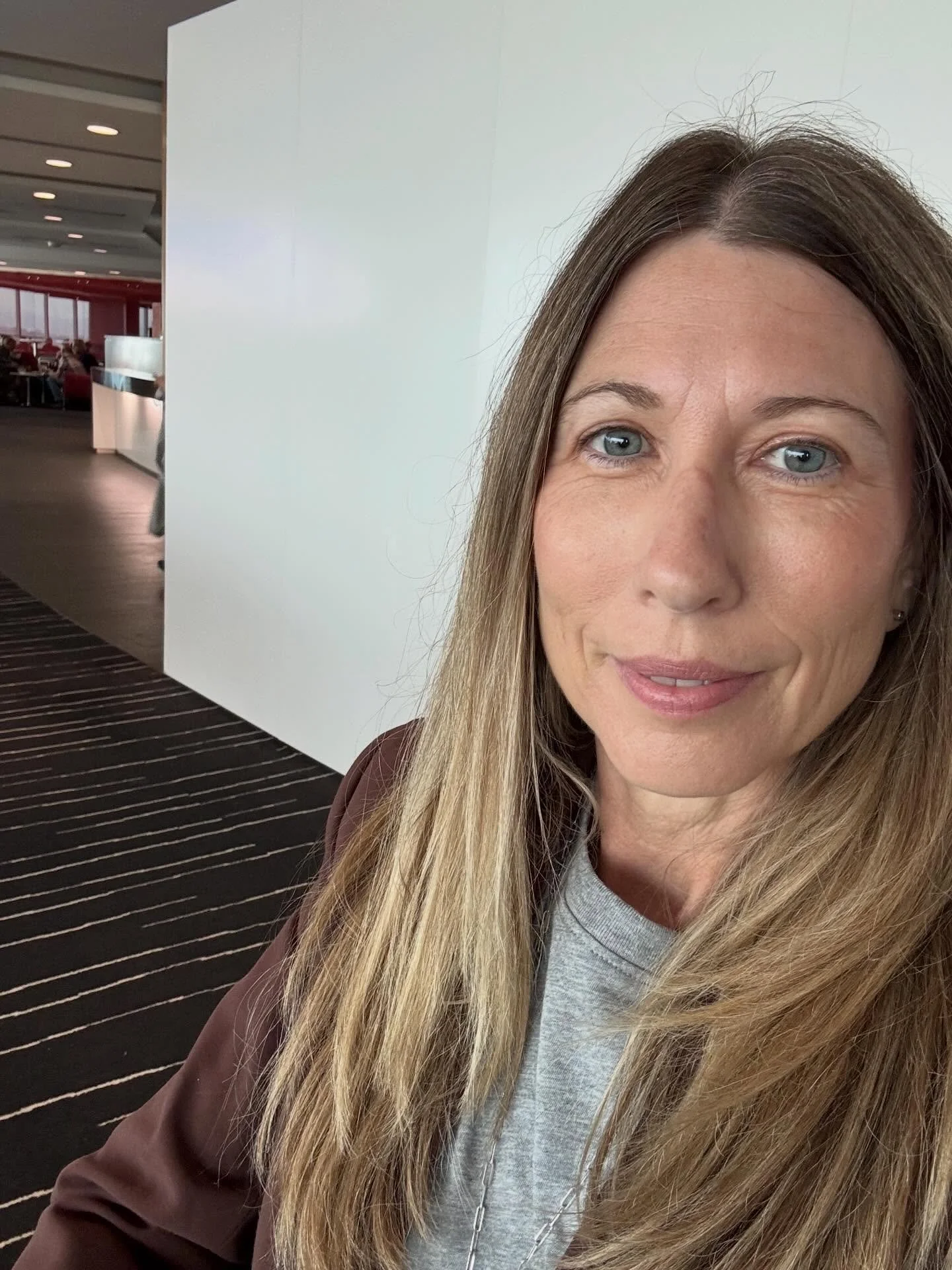 Another day, another airport! I arrived back from Europe on Saturday, slept for twelve hours and now I&rsquo;m back at the airport on my way to Brisbane for the second leg of THE CHATEAU ON SUNSET book tour! 

Looking forward to meeting some Queensla