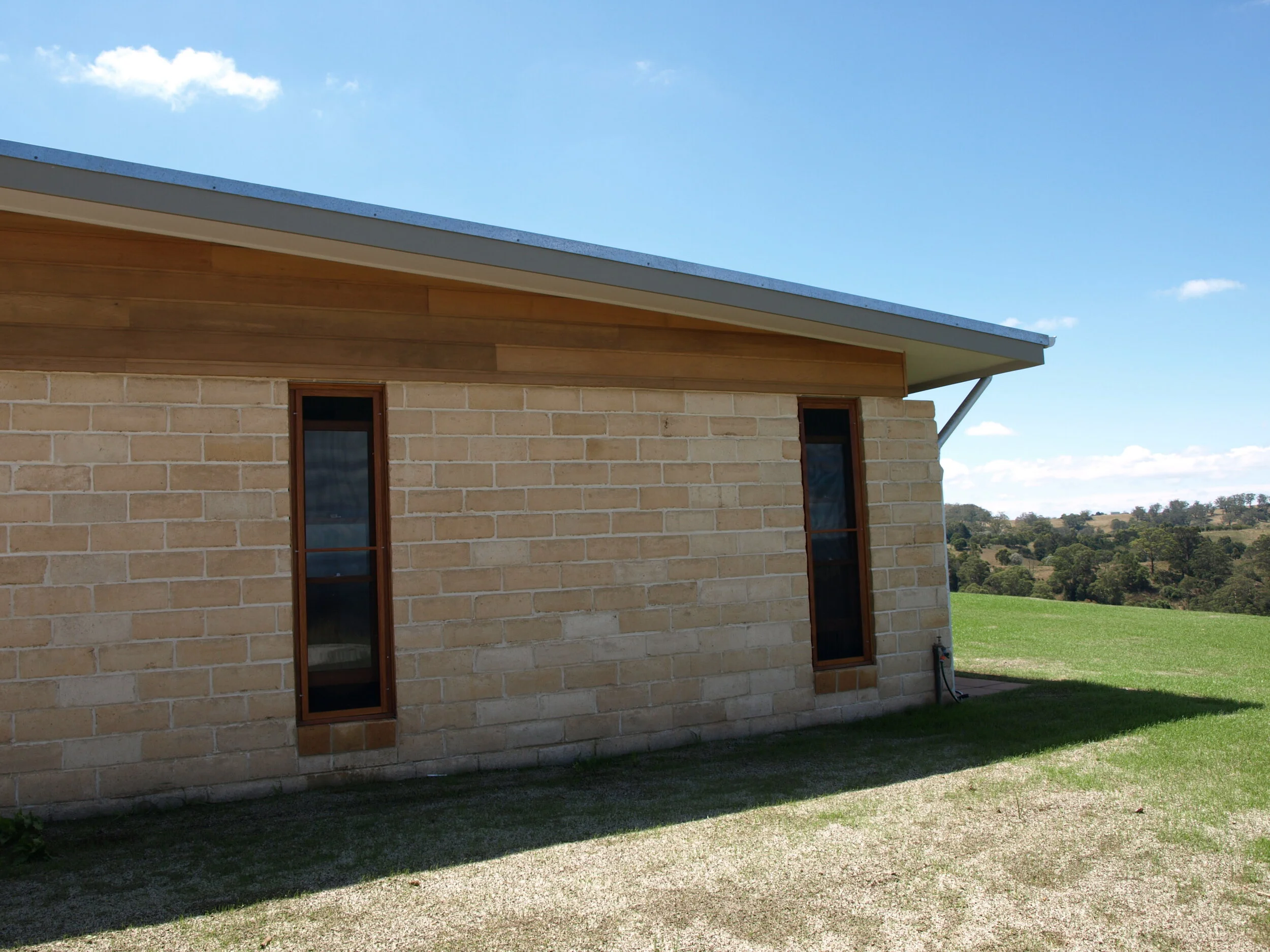 wall of timbercrete blocks and western red cedar