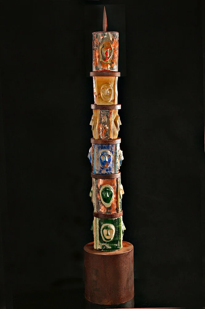 2007 Columna con cabezas.jpg