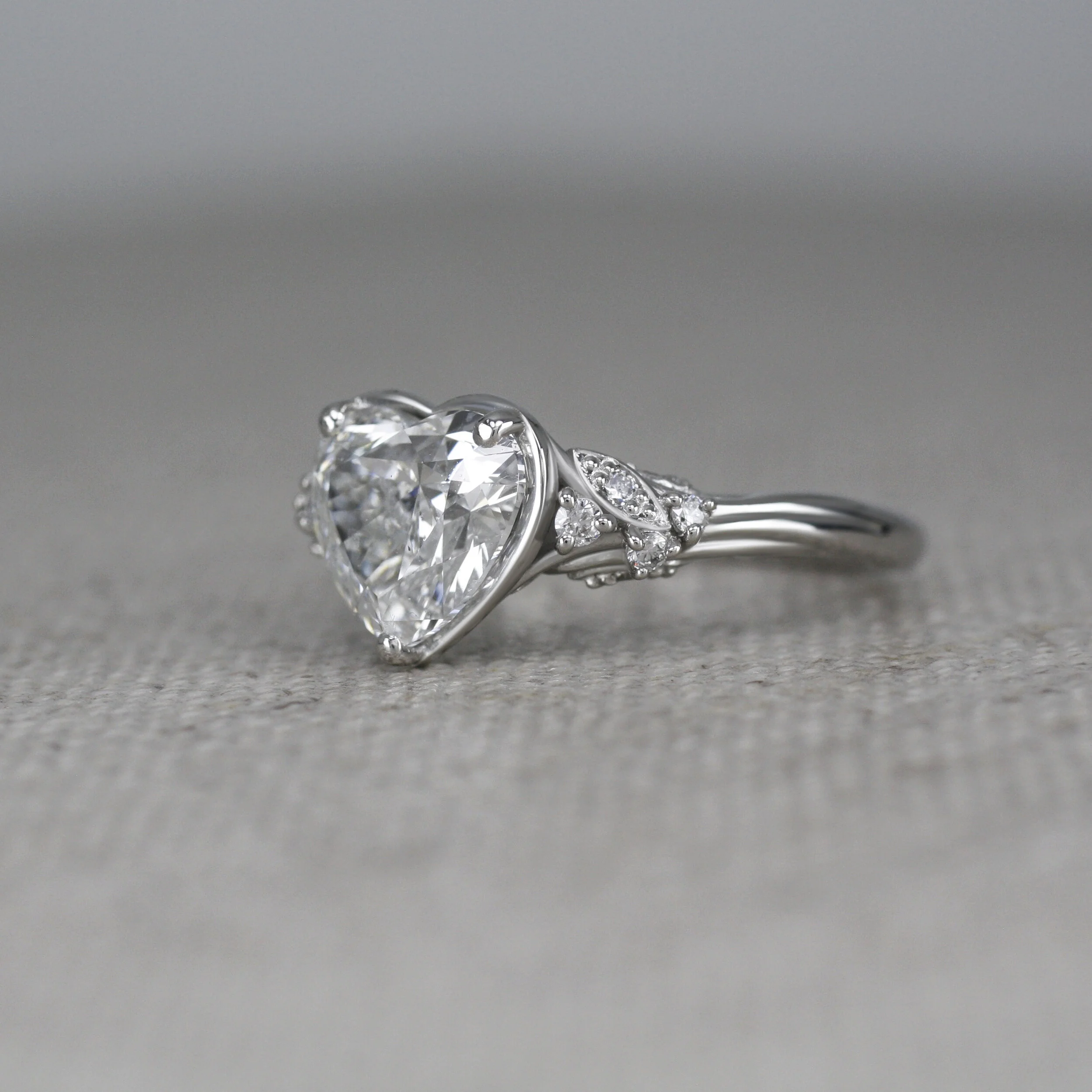 fiona_heart_diamond_plat_ER_02.jpg