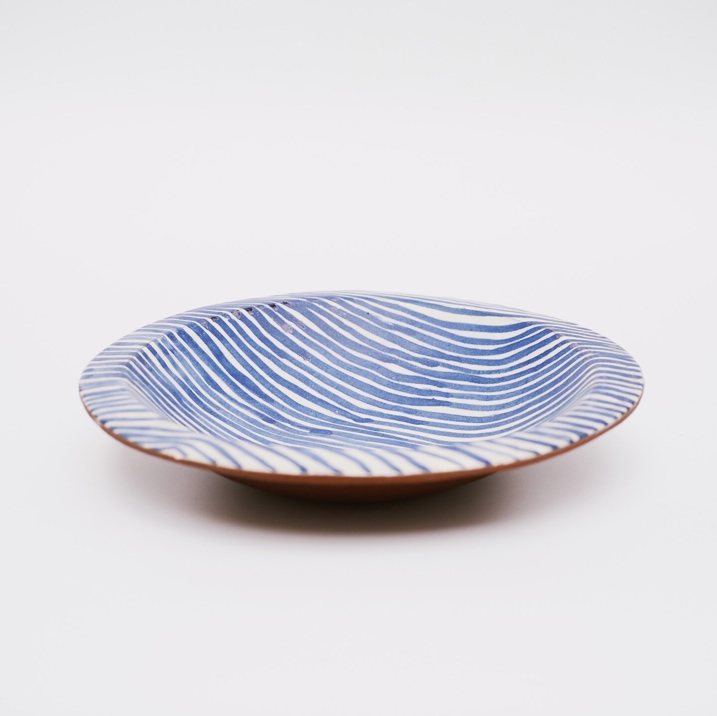 Bowl. Red clay, with white engobe followed by lines off blue underglaze and a semi matt transparent glaze on top. Available at Atelier von Ehren @ Willa Berlin. ⁠
.⁠
.⁠
.⁠
.⁠
.⁠
.⁠
.⁠
.⁠
.⁠
.⁠
#dinnerplate #dinnerset #dinnerplates #tablewares #tablew