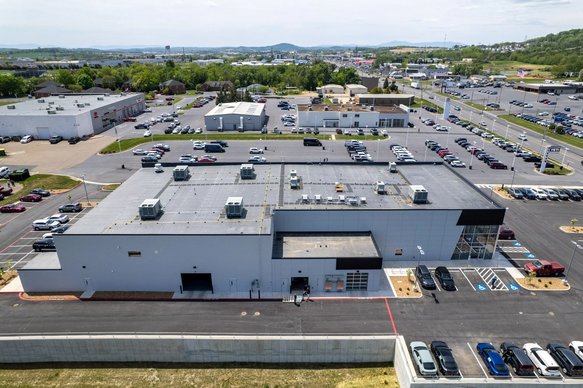 new construction roofing system on steven kia building in harrisonburg virginia
