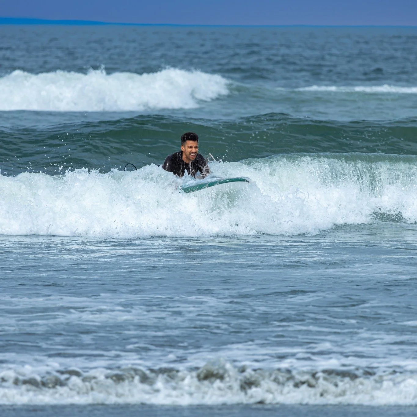 🏄&zwj;♂️ Tip Tuesday: Eyes up, not down.
The ocean goes where you look &mdash; so keep your gaze on the horizon when paddling, popping up, and riding. Your balance will thank you.

🎯 Whether you&rsquo;re a first-timer or chasing your next skill mil