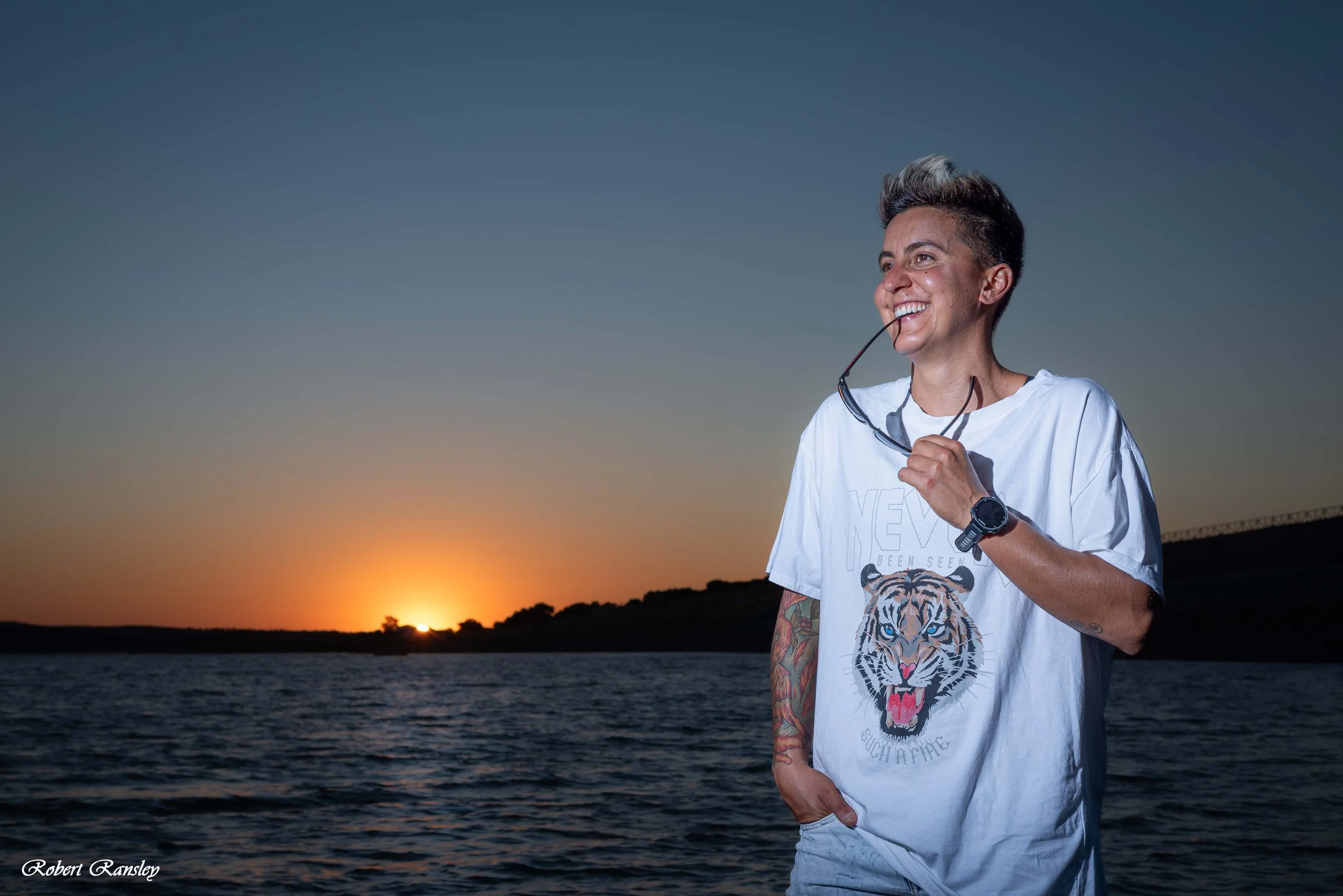 woman-lakeside-sunset-smiling-editorial-lifestyle-portrait-spain-robert-ransley.jpg.jpg
