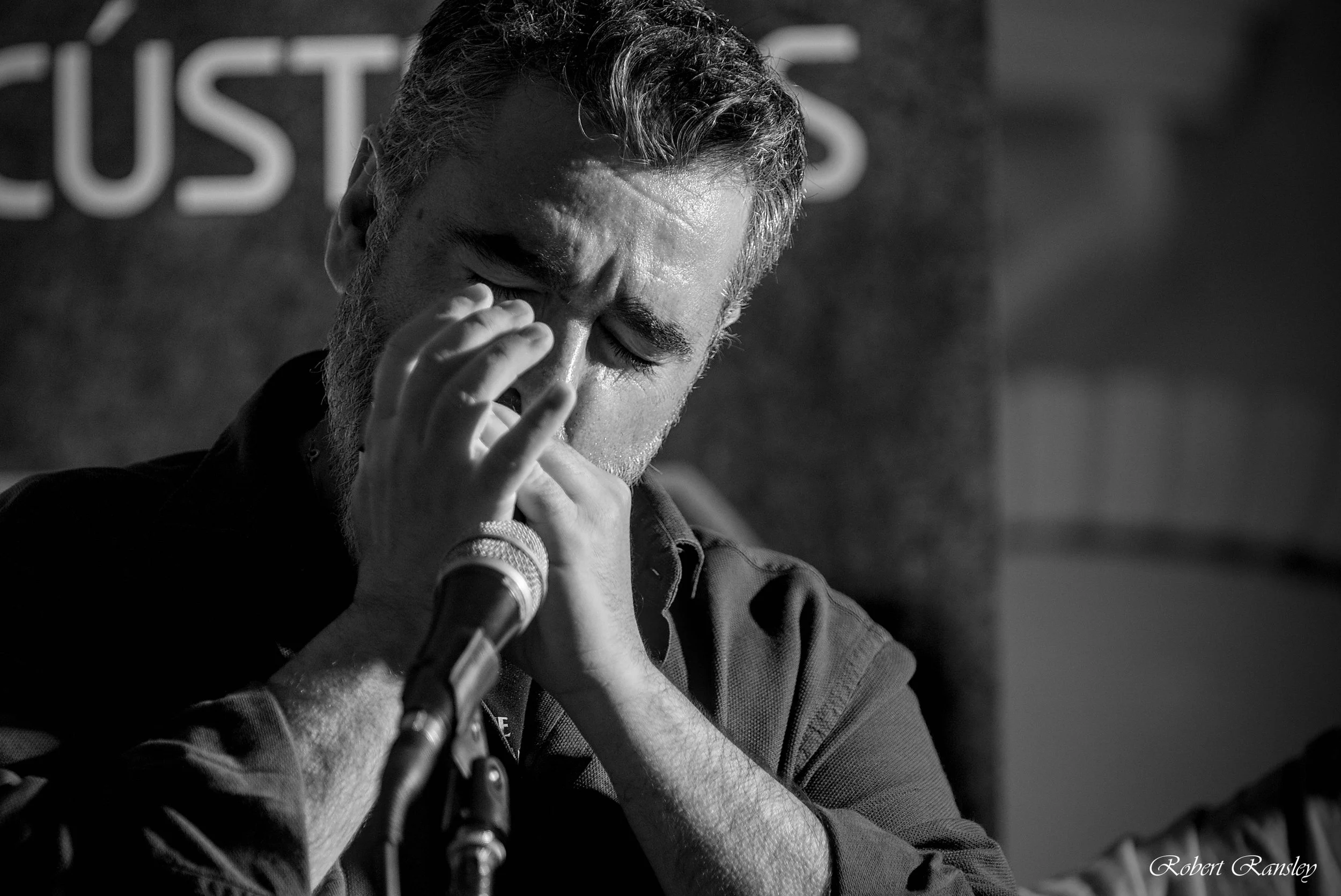 14-harmonica-musician-emotional-black-and-white-portrait.jpg.jpg