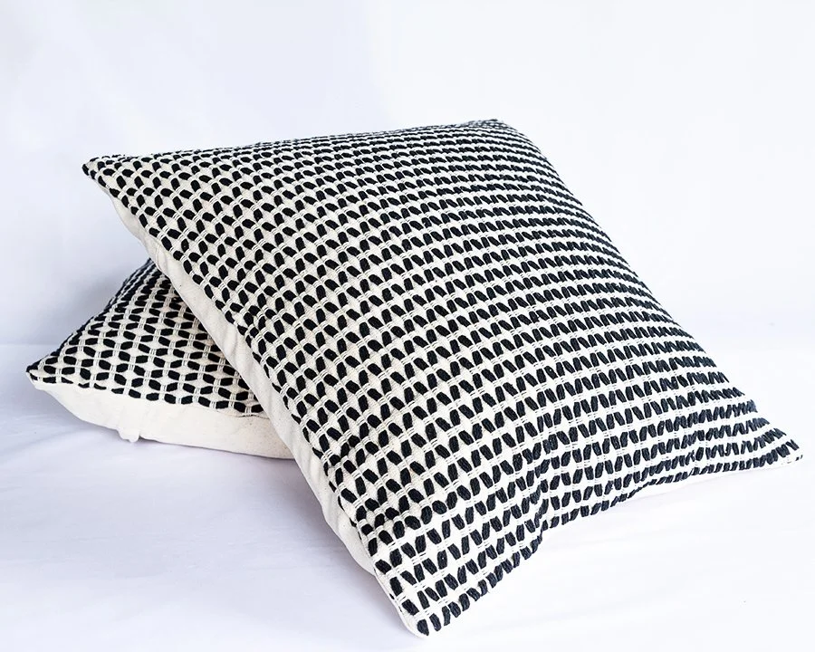 BLACK NATURAL PILLOW 1.jpg