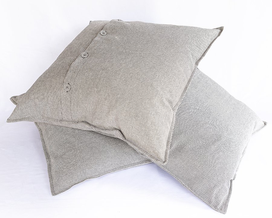 BLACK NATURAL WITH BUTTONS.jpg