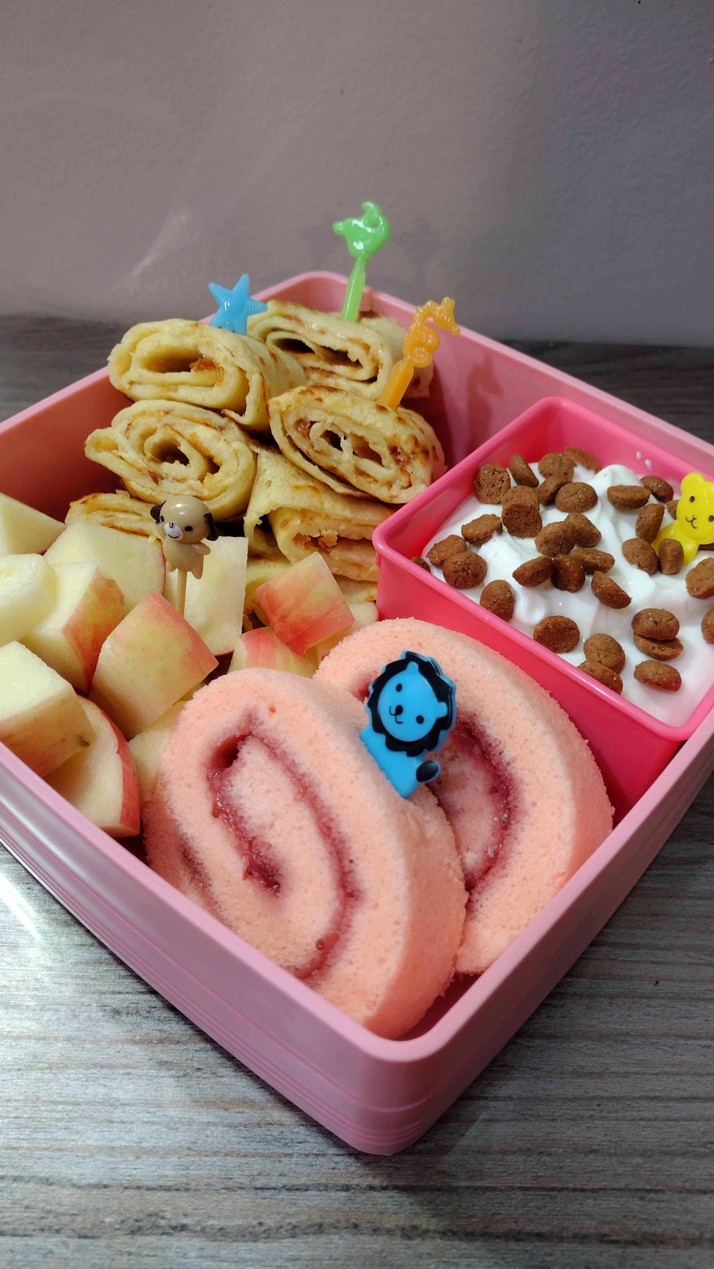 Mini Pancake Bento Box Lunch - Happy Veggie Kitchen