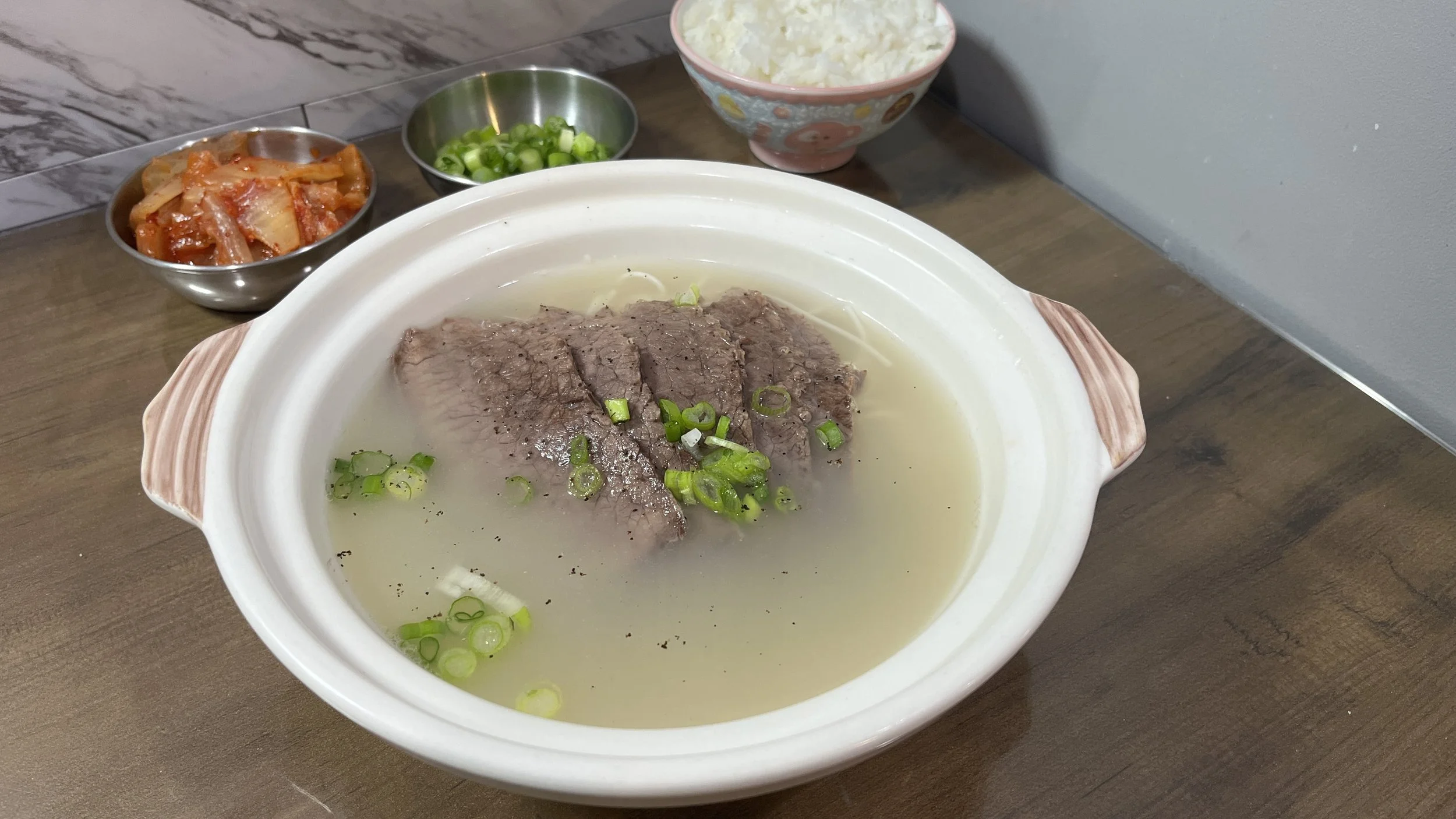 Korean Bone Broth Soup Seolleongtang 설렁탕 