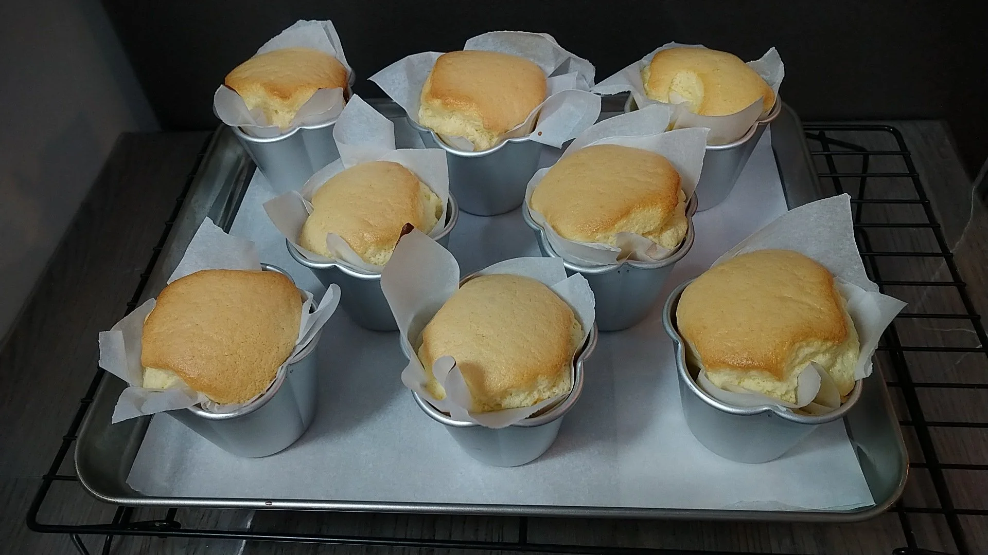 Paper Wrapped Sponge Cakes 紙包蛋糕 - A Sweet Pantry