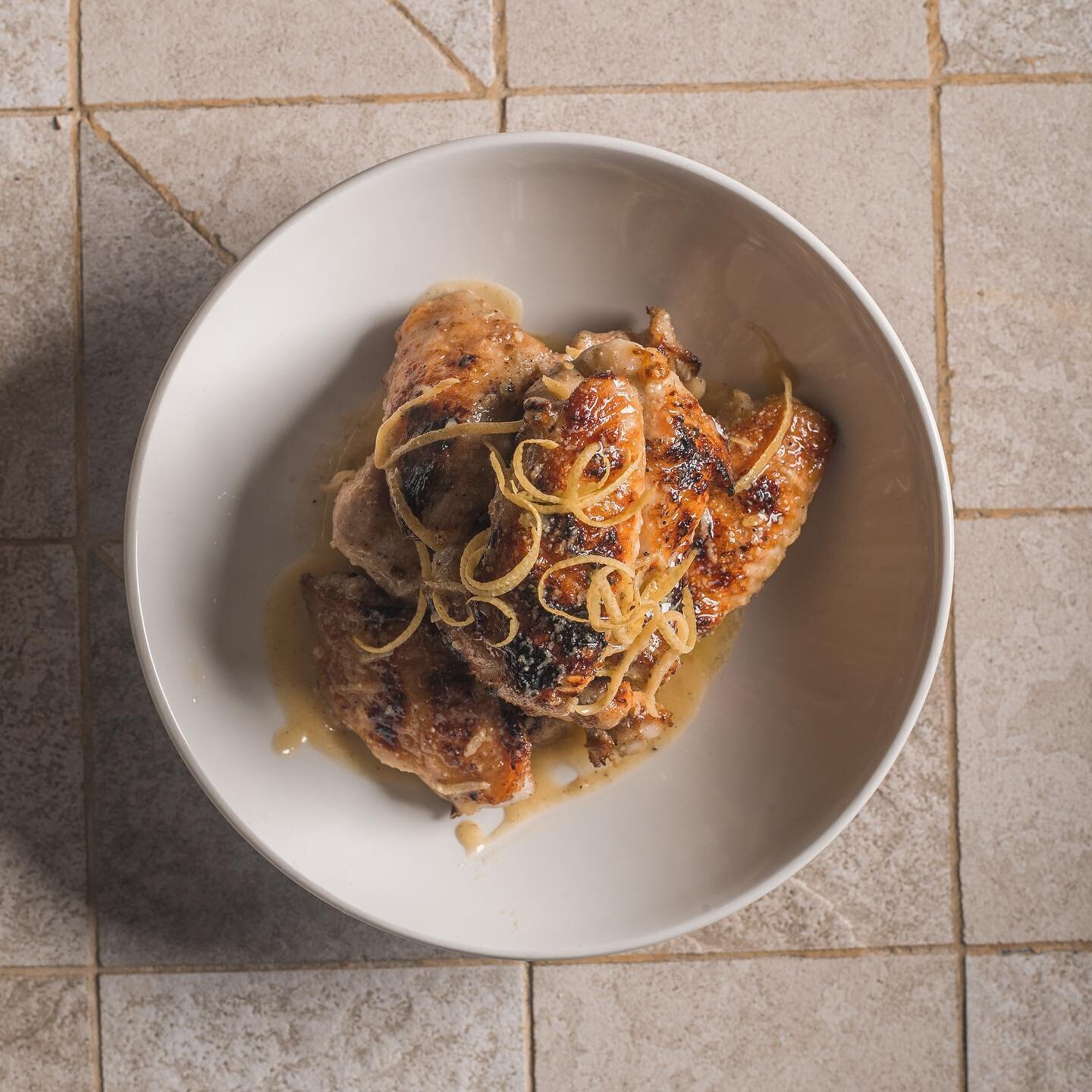 Grilled lemon wings packed with butter lemon goodness

FREE-RANGE / HORMONE FREE CHICKEN 

To order 01 564 414 or @toters_delivery 

#chickenshop #chicken #friedchicken #chickens #chickensofinstagram #chickenshopdate #chickenshops #chickenshopsign #f