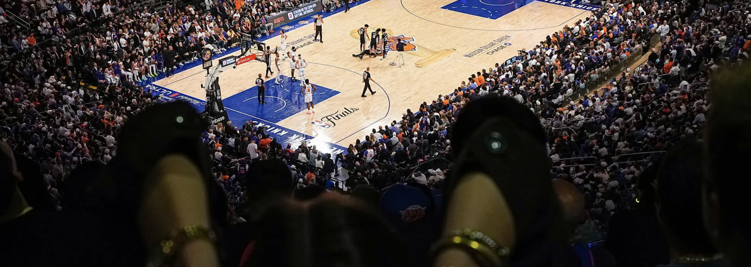 Night With the Knicks: Rancor, Jubilation and an Unusual Loss