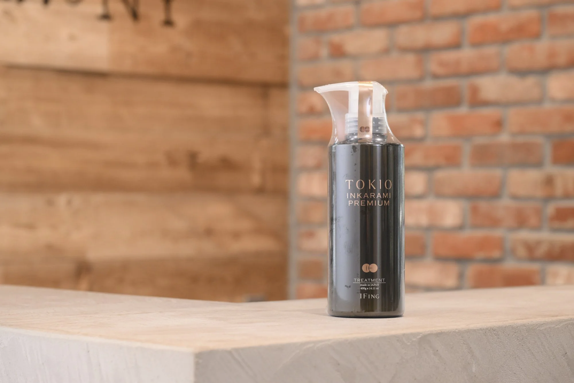 TOKIO — hair resort Balboa Island TOKIO — hair resort Balboa Island