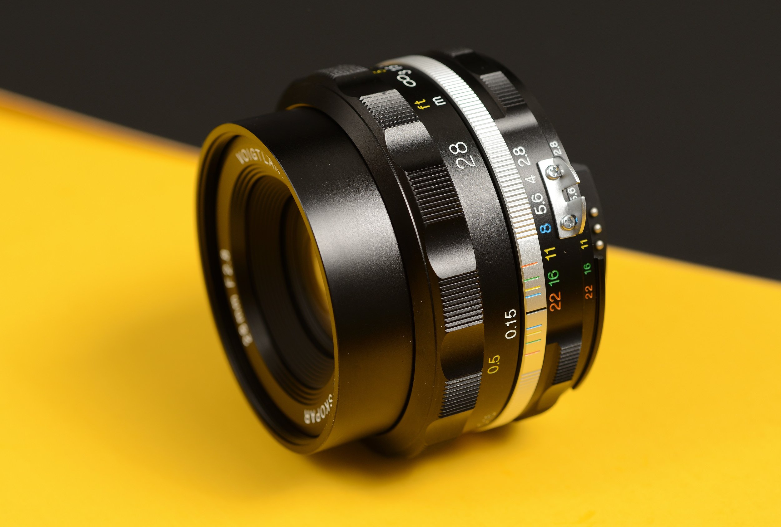 Nikon 28mm f/2.8 AiS (late) vs. Voigtländer 28mm f/2.8 SLII Nikon 28mm f/2.8 AiS (late) vs. Voigtländer 28mm f/2.8 SLII
