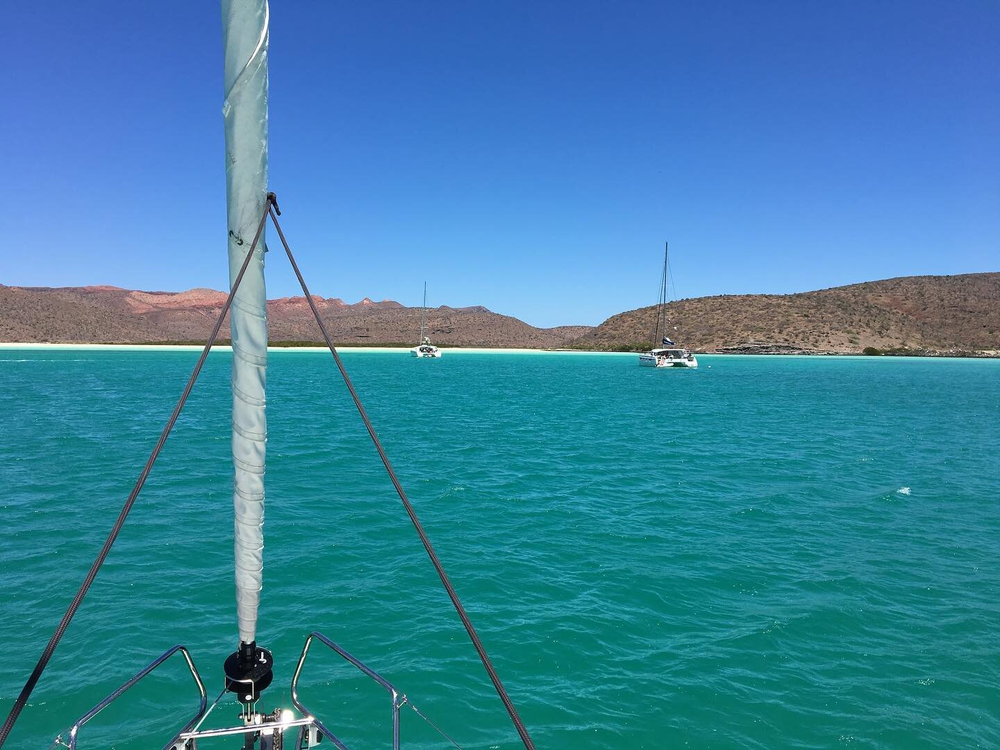 Views and friends and sailing. What&rsquo;s not to love. 📸 by @_zkatie on our WWS Rendezvous #5 in the Sea of Cortez