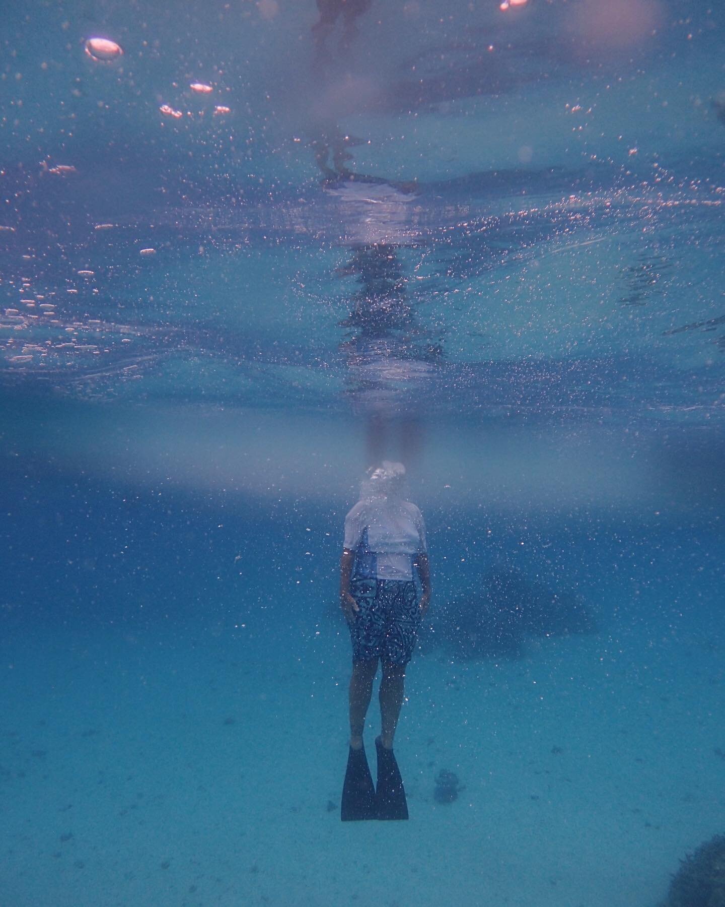 Can&rsquo;t wait to get back out in the big blue. Who wants to snorkel in Tahiti in October? 
📸by @_zkatie off the island of Maupiti