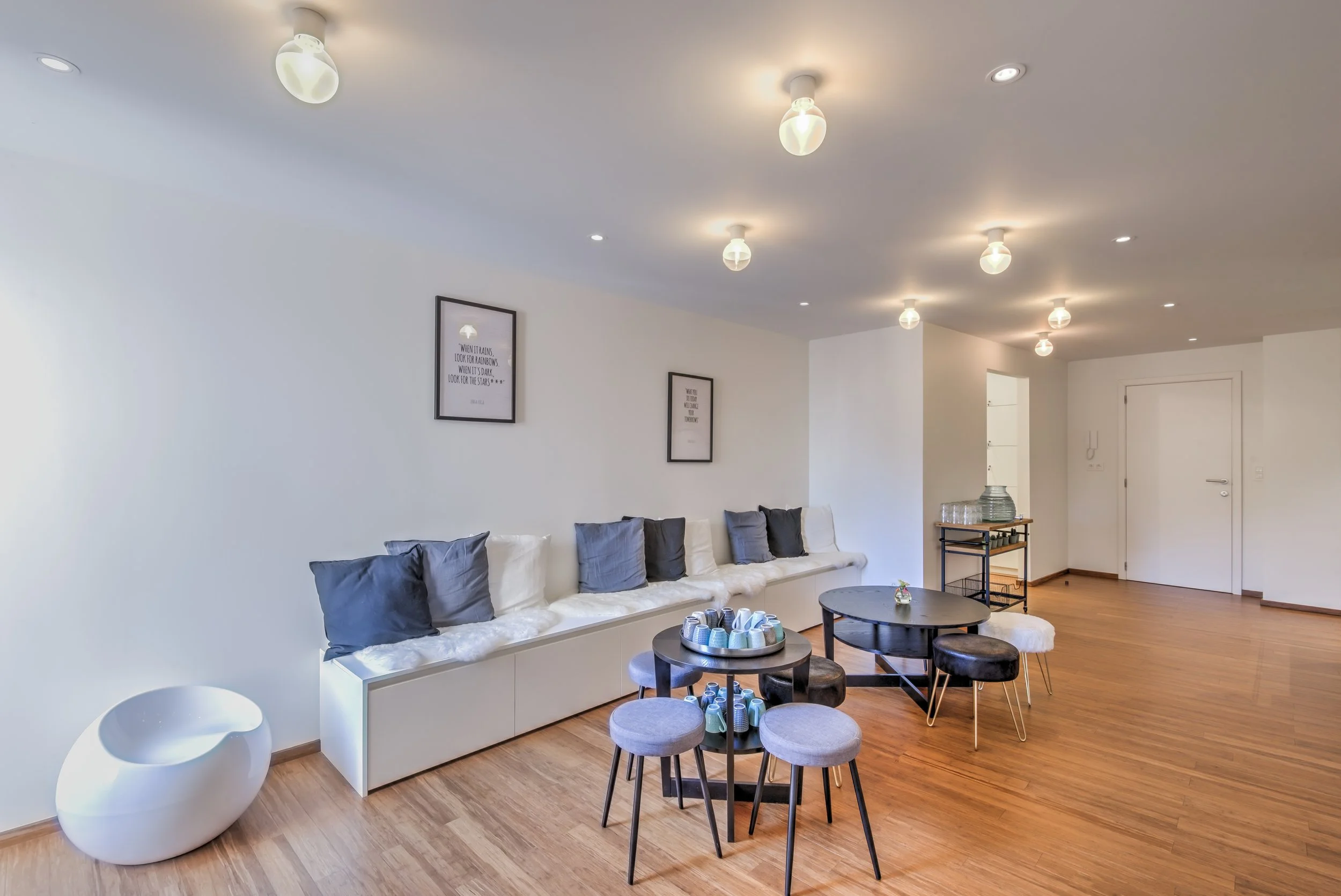 Zensa Yoga Interieur - Ontvangstruimte 1-3.jpg