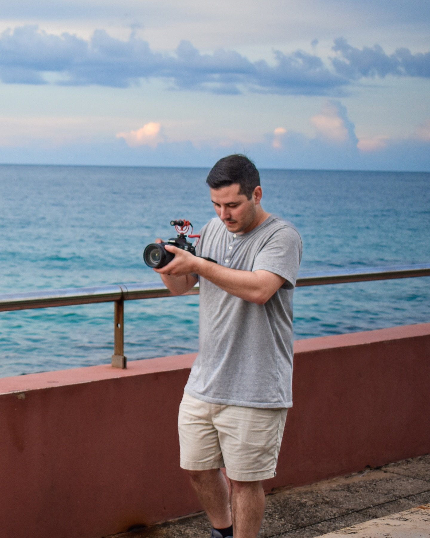 This past week, I flew down to Puerto Rico 🇵🇷 to film the grand opening of @serfamiliainc new office in our hometown of Guaynabo, Puerto Rico! It was an amazing experience and so happy to see how far this organization has grown over the years. Can&