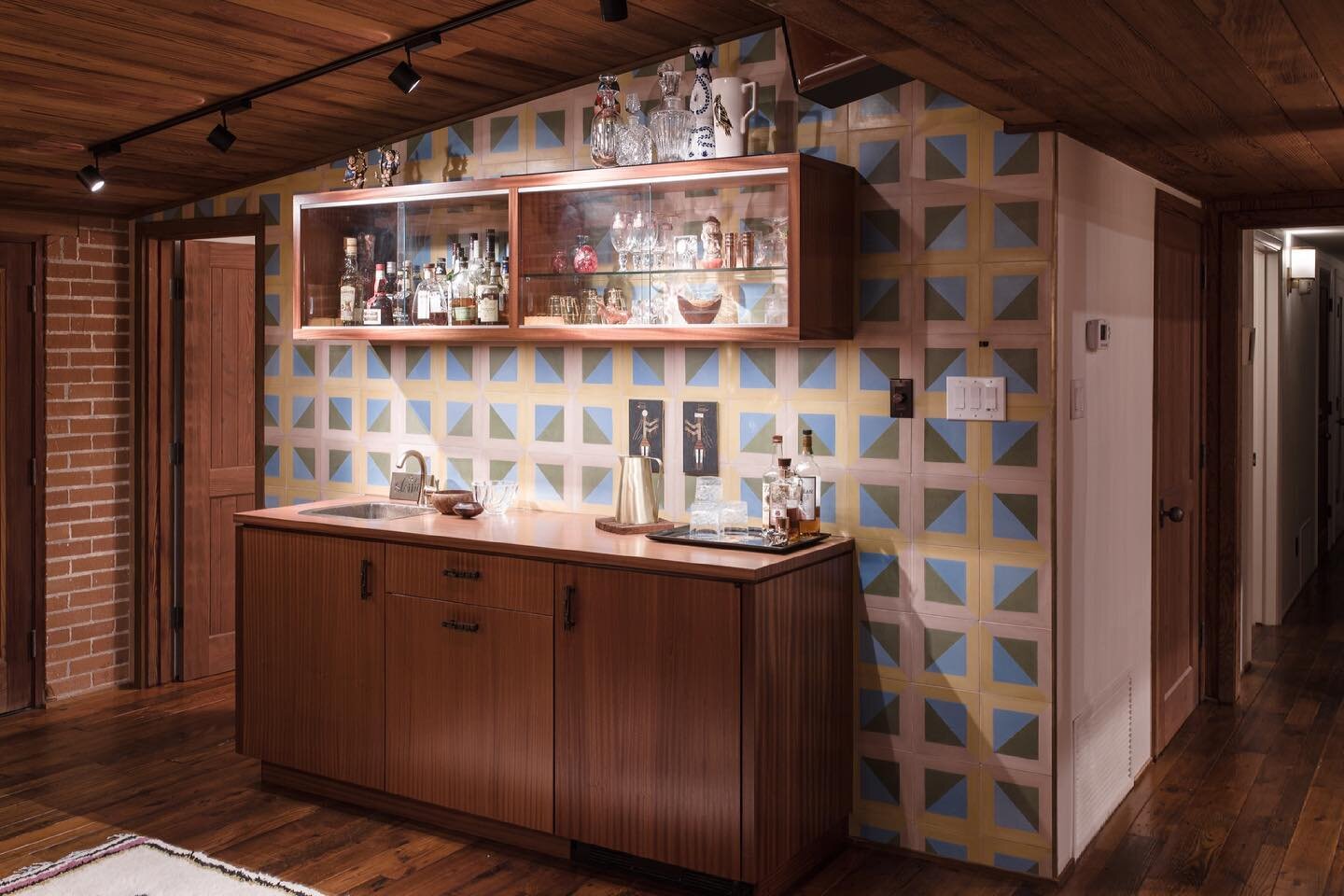 Handmade tiles from Mexico are the backdrop to three smaller features in the house, in this case they are the backdrop to the bar and the only part of this entire side of the house that we updated.
&bull;
&bull;
&bull;
#haverhouse #ralphhaver #handma
