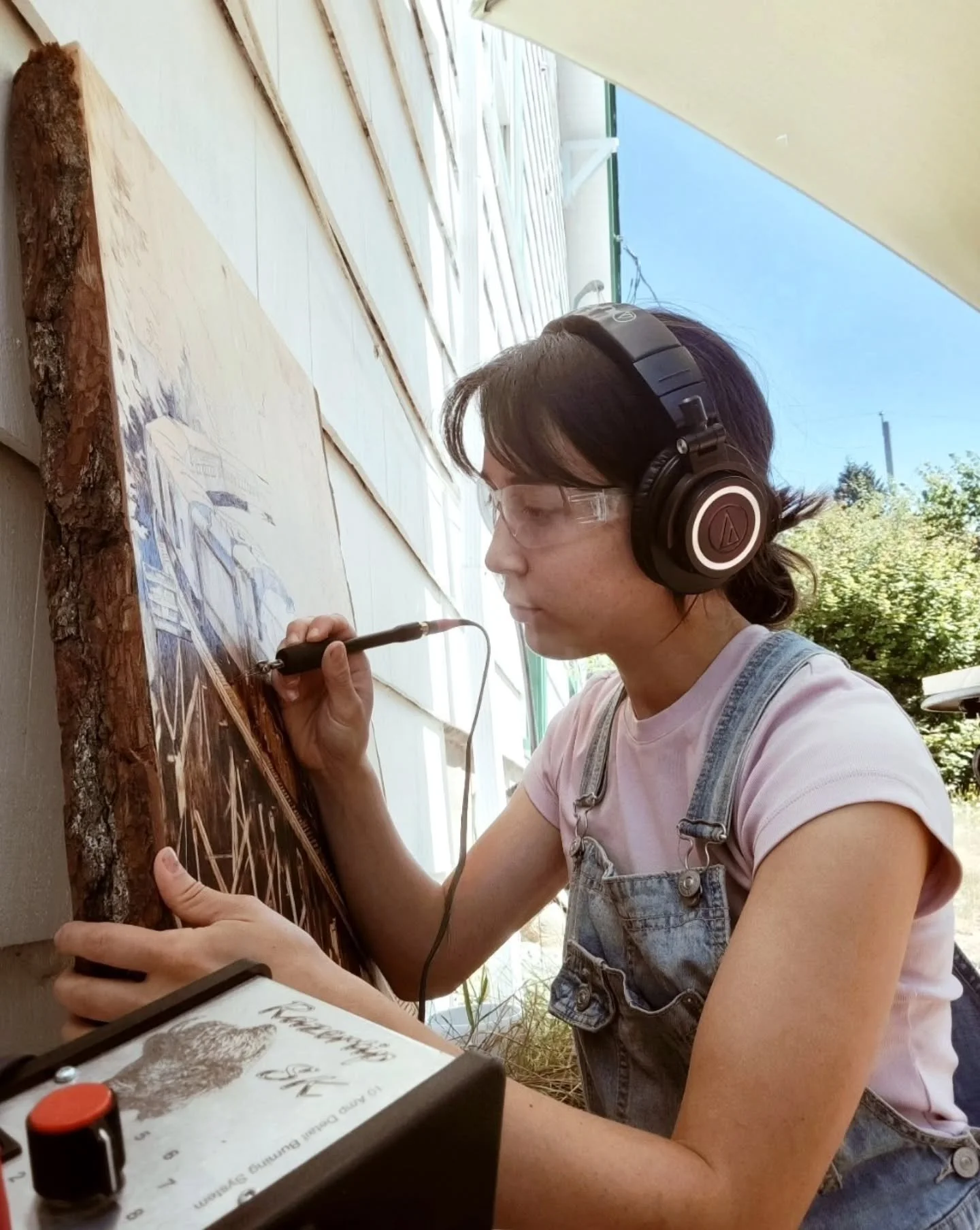 Hey all 👋 It's been almost a year since I've been active on this account 😶🤫
I finished my undergrad this Spring, 🎓 so now there's more time and space to do woodburning!!🔥🎉
I've started taking on some commissions again in the last couple months.