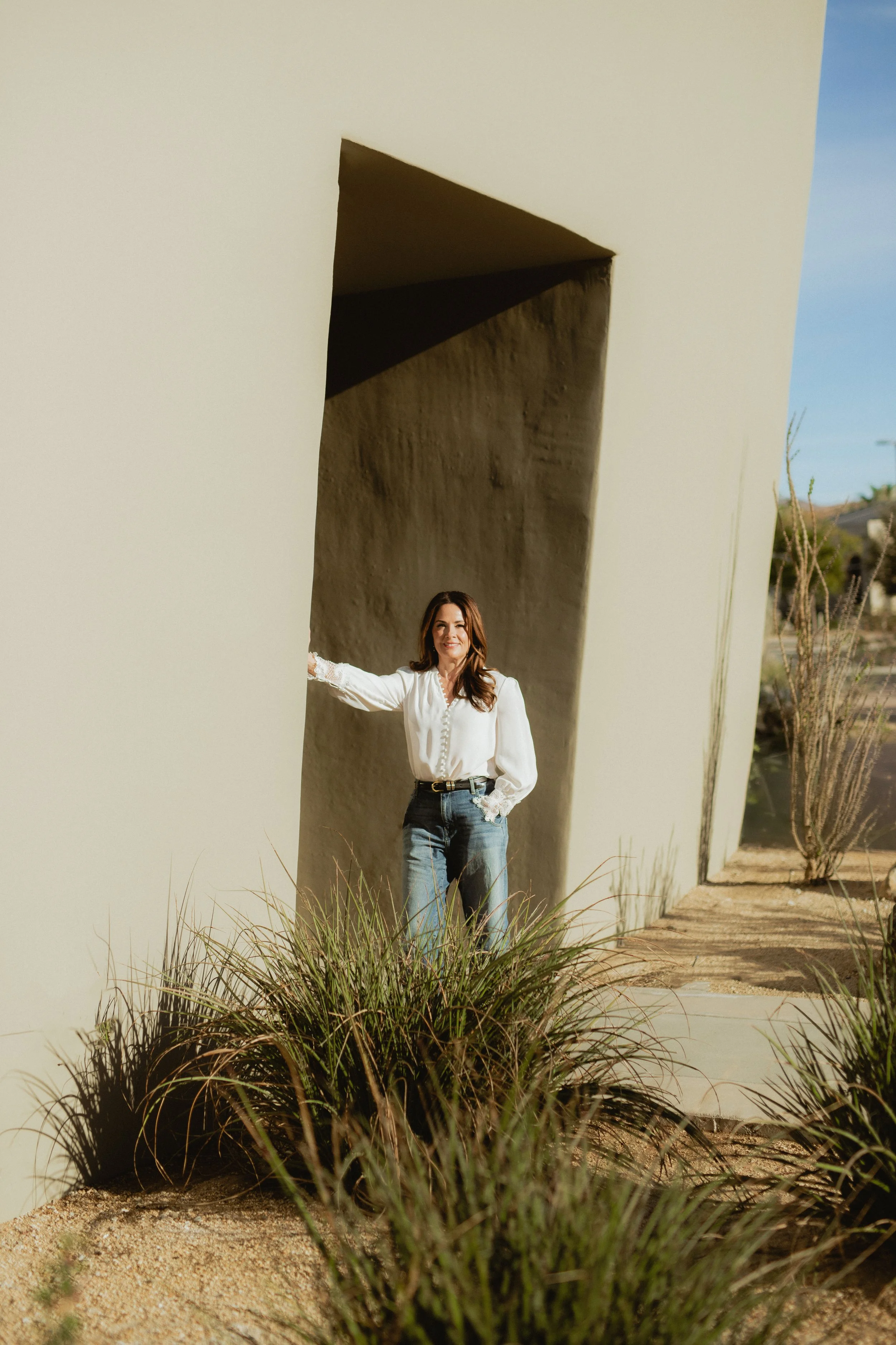 Lifestyle Headshot Photography, Branding Portraits, Birth Chart Reader Portraits, palm Desert Portraits, Southern California Lifestyle Portrait Branding Photographer- Kelsie Carlson. Outfit inspiration for branding portraits. women 40+ posing inspira