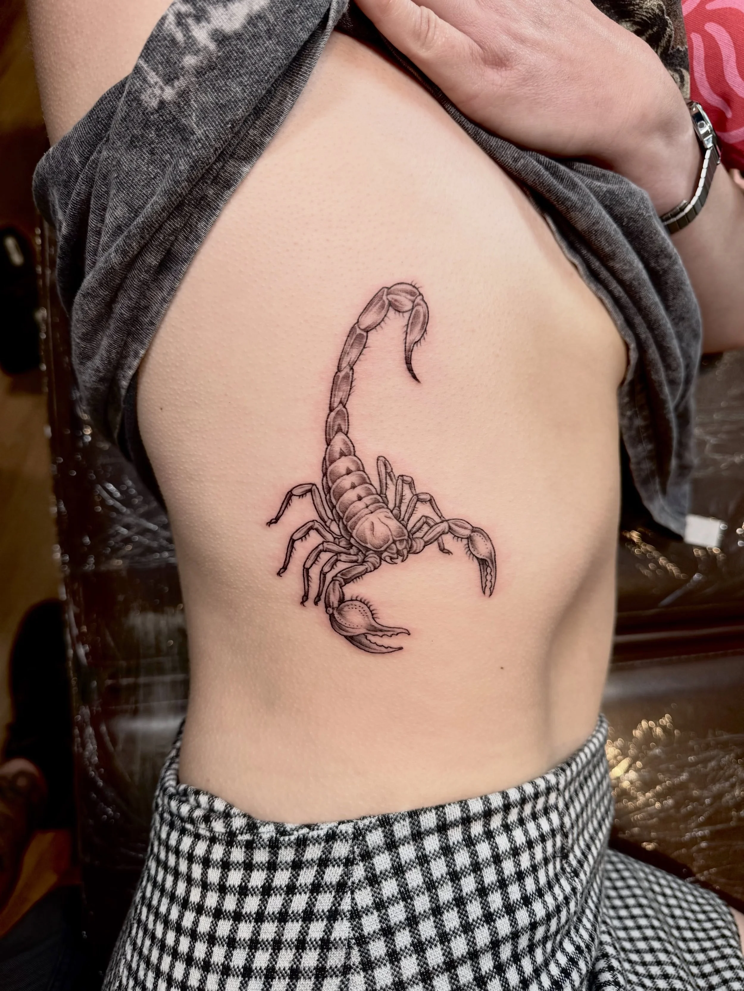 Made a scorpion for Jessie&rsquo;s first tattoo! Thanks for trusting me with your first and keeping good company while I tattooed your fella!
#seattletattoo #seattletattooartist #seattletattooer #finelinetattoo #blackandgreytattoo