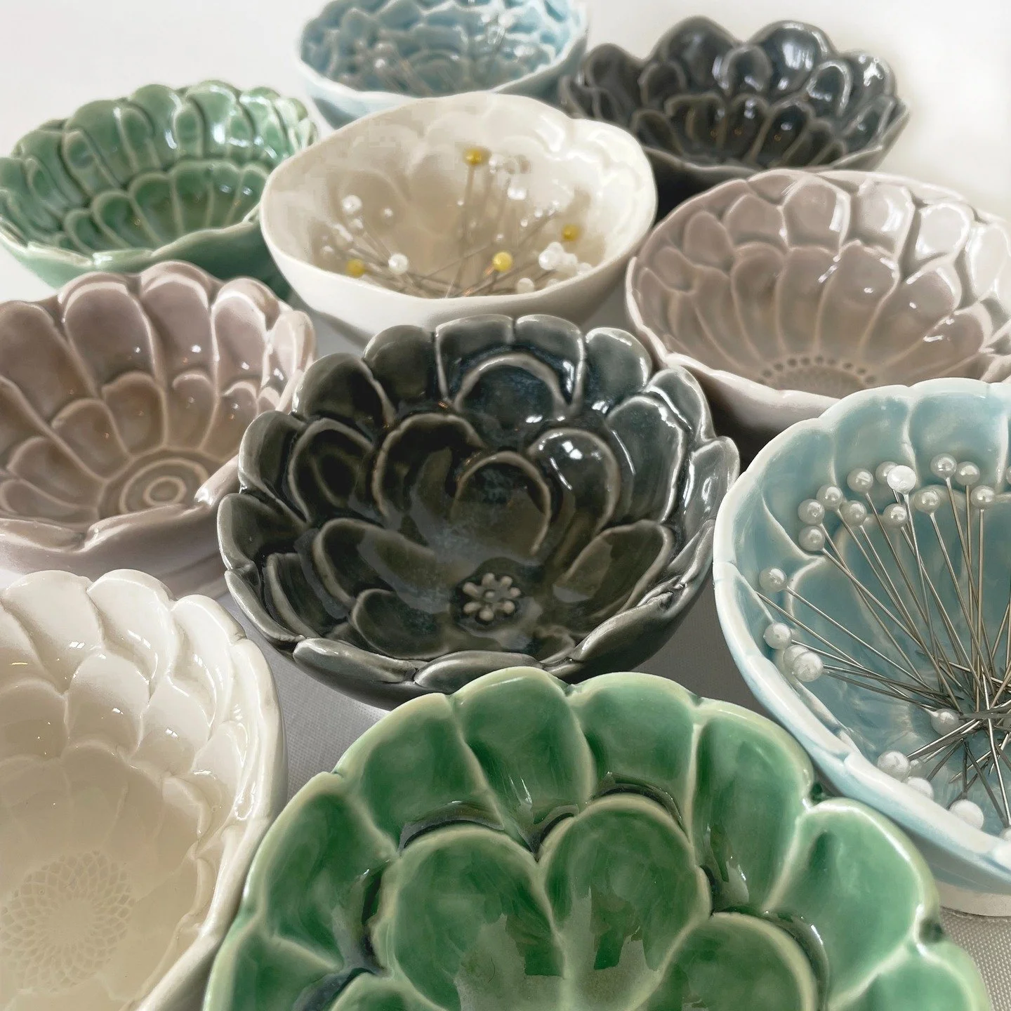 A sneak preview of some new treats at my Ceramics NZ National Open Studio this weekend...ideal end of year teachers gifts or Christmas prezzies 🌲. Check out this cute little Porcelain Keepsake Magnetic Pin Bowls. They come nicely boxed up ready to g