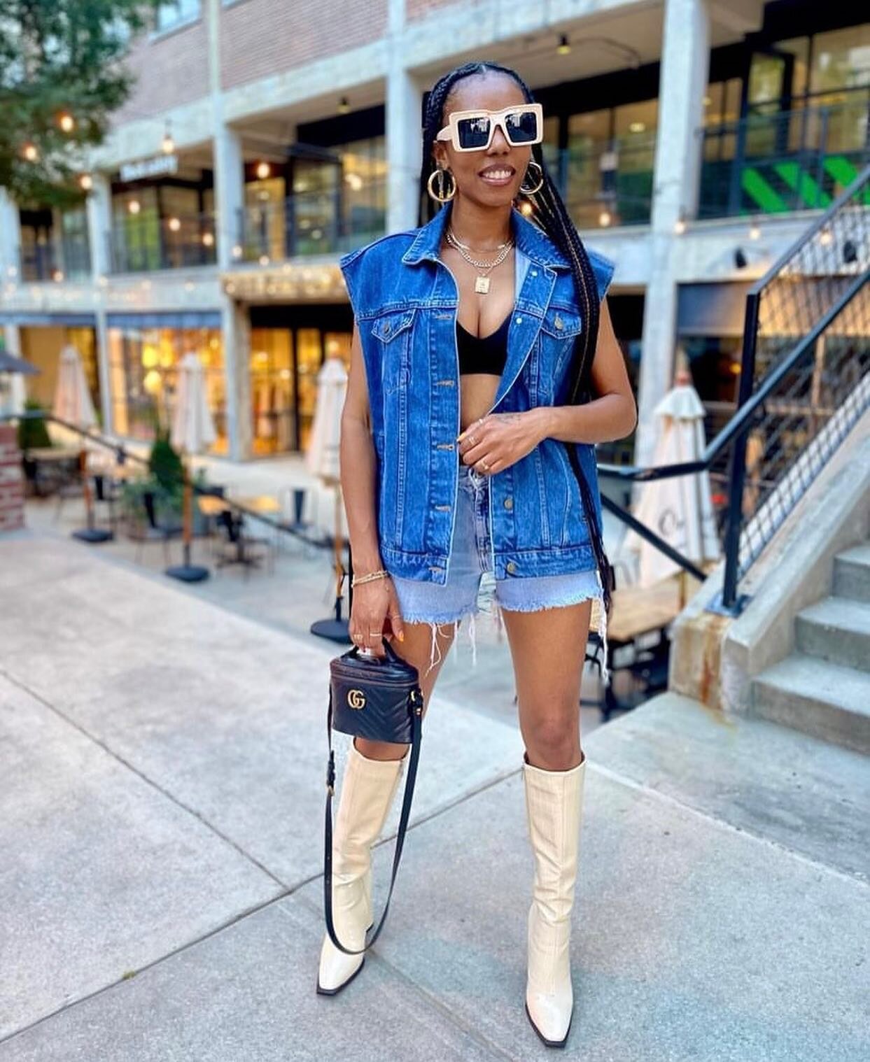 Black Style Sundays || I&rsquo;m grateful for people who still post photos when social media is saying only post videos!

Check out  7 #blackstyle looks, in no particular order, I&rsquo;ve enjoyed this week, and head over to these ladies&rsquo; pages