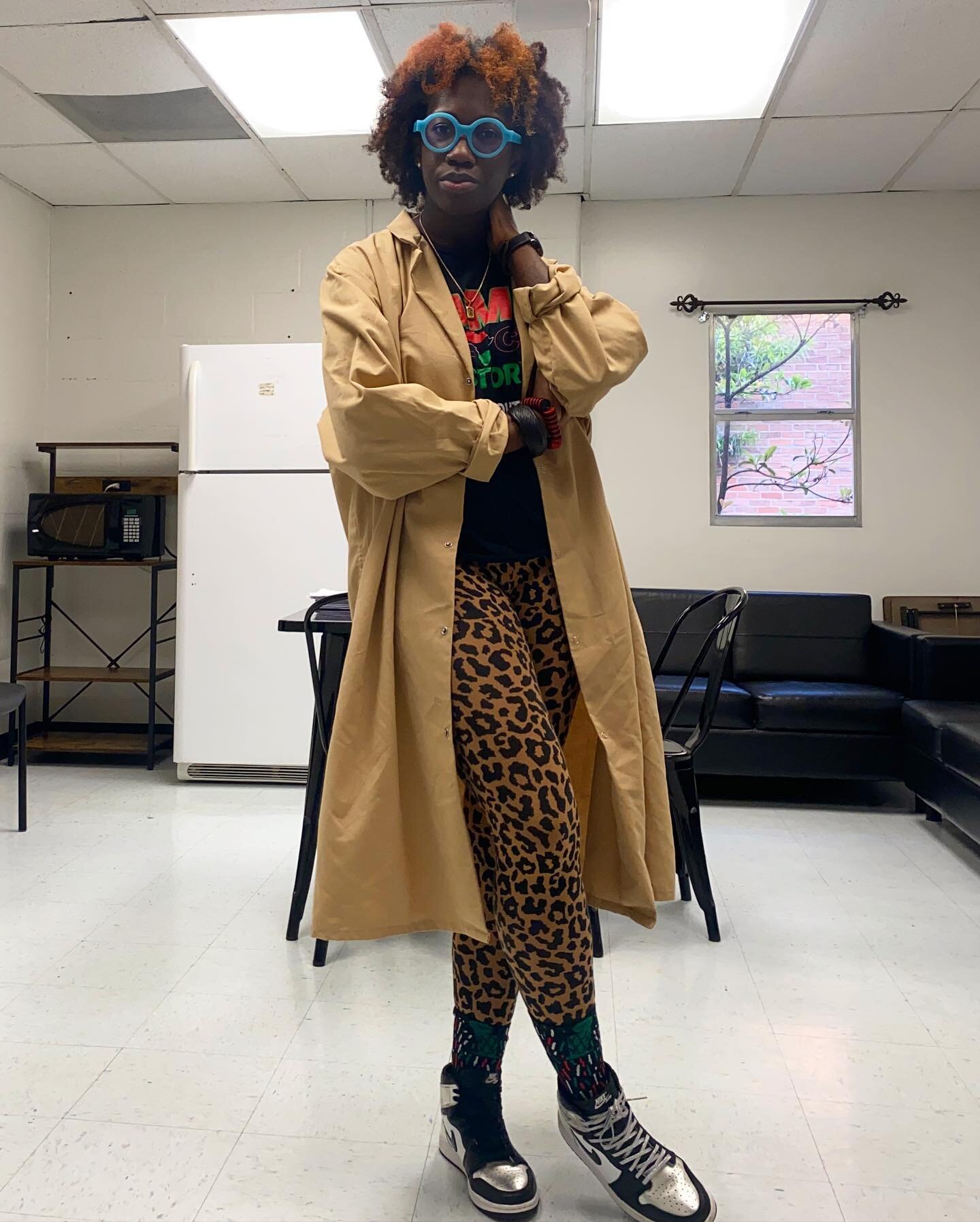 One of my advisees told me not to be out here being grown during Spring Break.

I won&rsquo;t be taking her advice&hellip;

Lab jacket: thrifted
Tee: school
Leggings: @target 
Socks: @ninachanel x @jumpman23 
Shoes: @jumpman23 

#livelovely #workclot