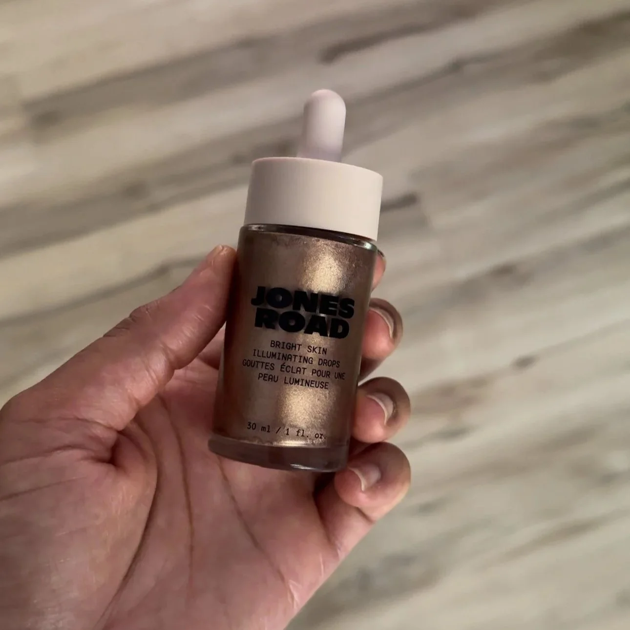 The Secret to Glowy Summer Skin with the Jones Road Bright Skin Illuminating Drops 