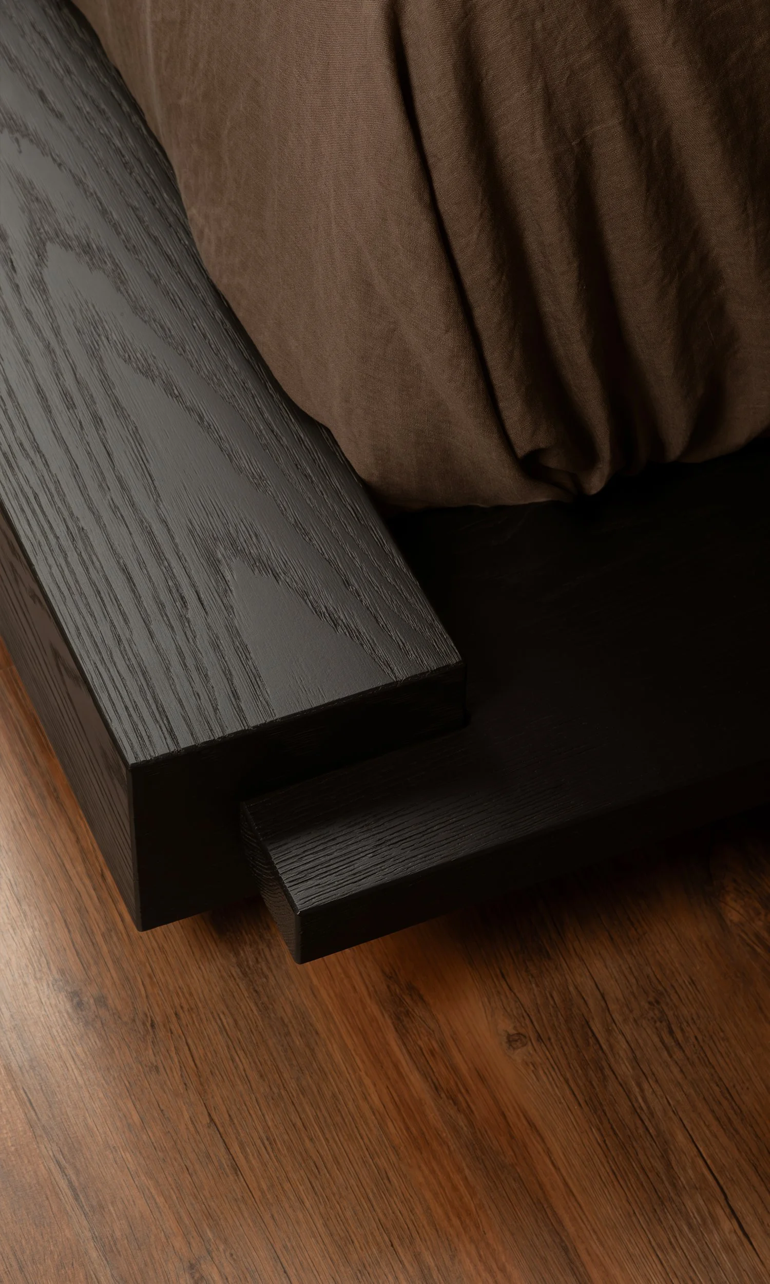 Deceres_Somnus Bed-Queen-Ash 05 Black-WEB03.jpg