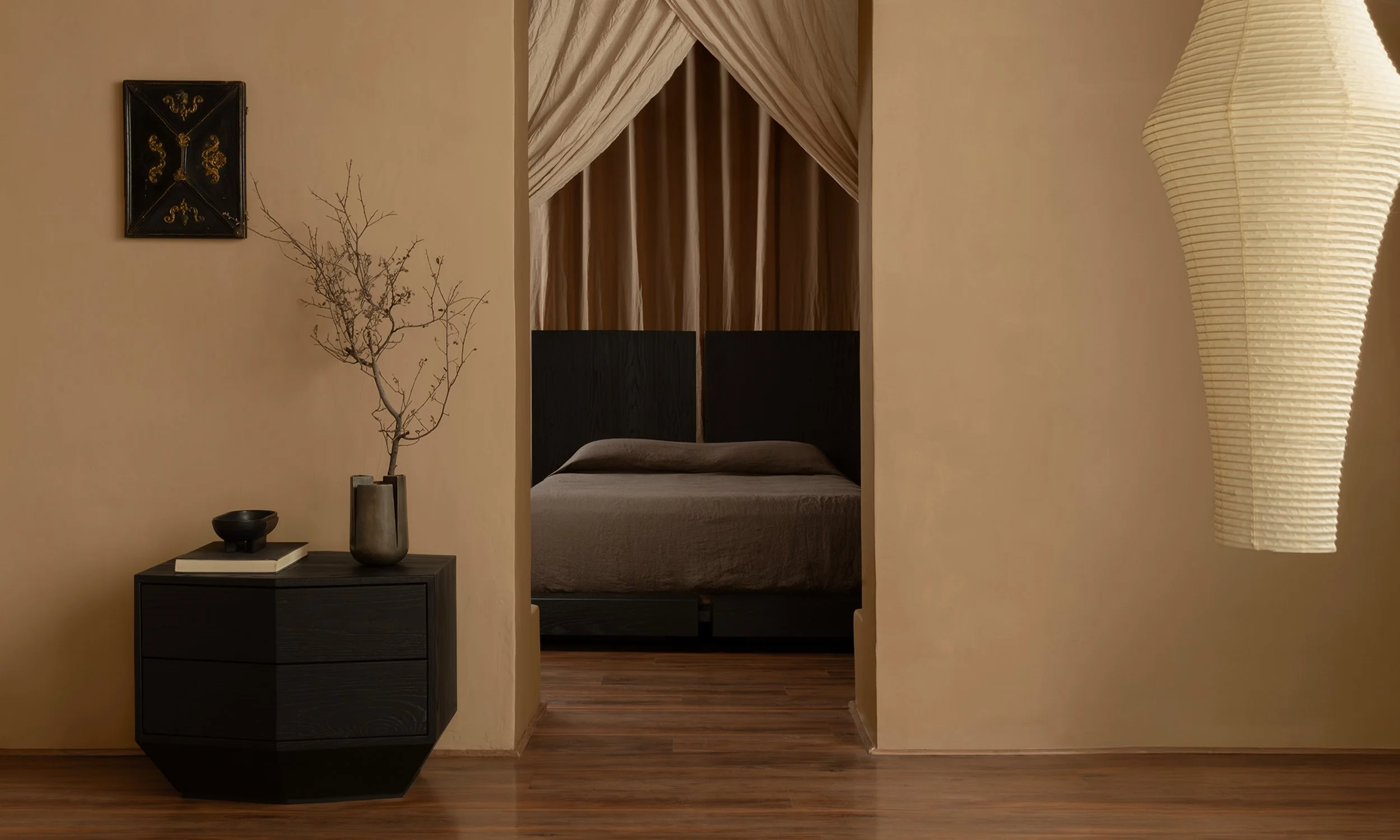 Deceres_Somnus Bed-Queen-Ash 05 Black-WEB01.jpg
