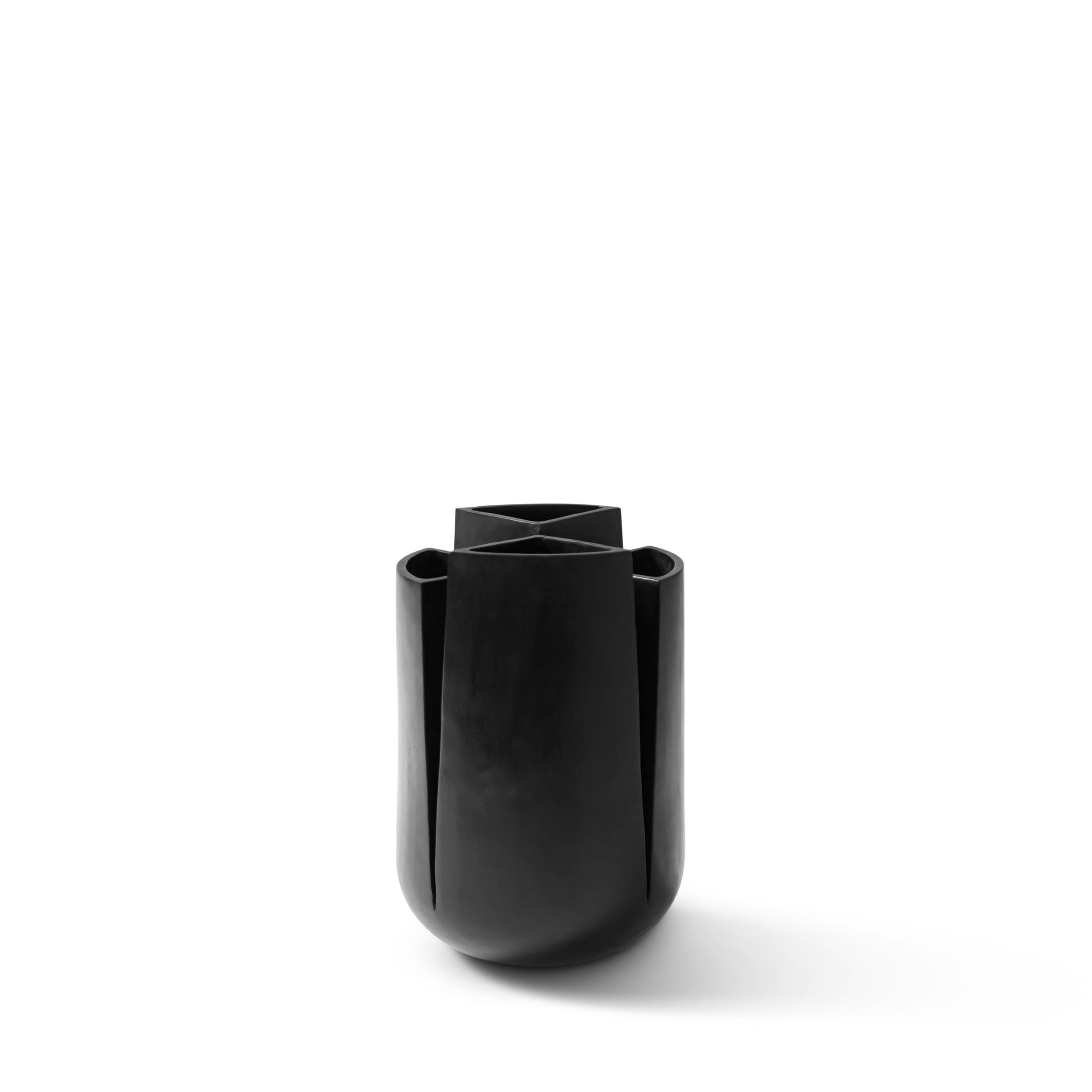 Deceres_Tado Vessel Small_Bronze Blackened-WEB.jpg