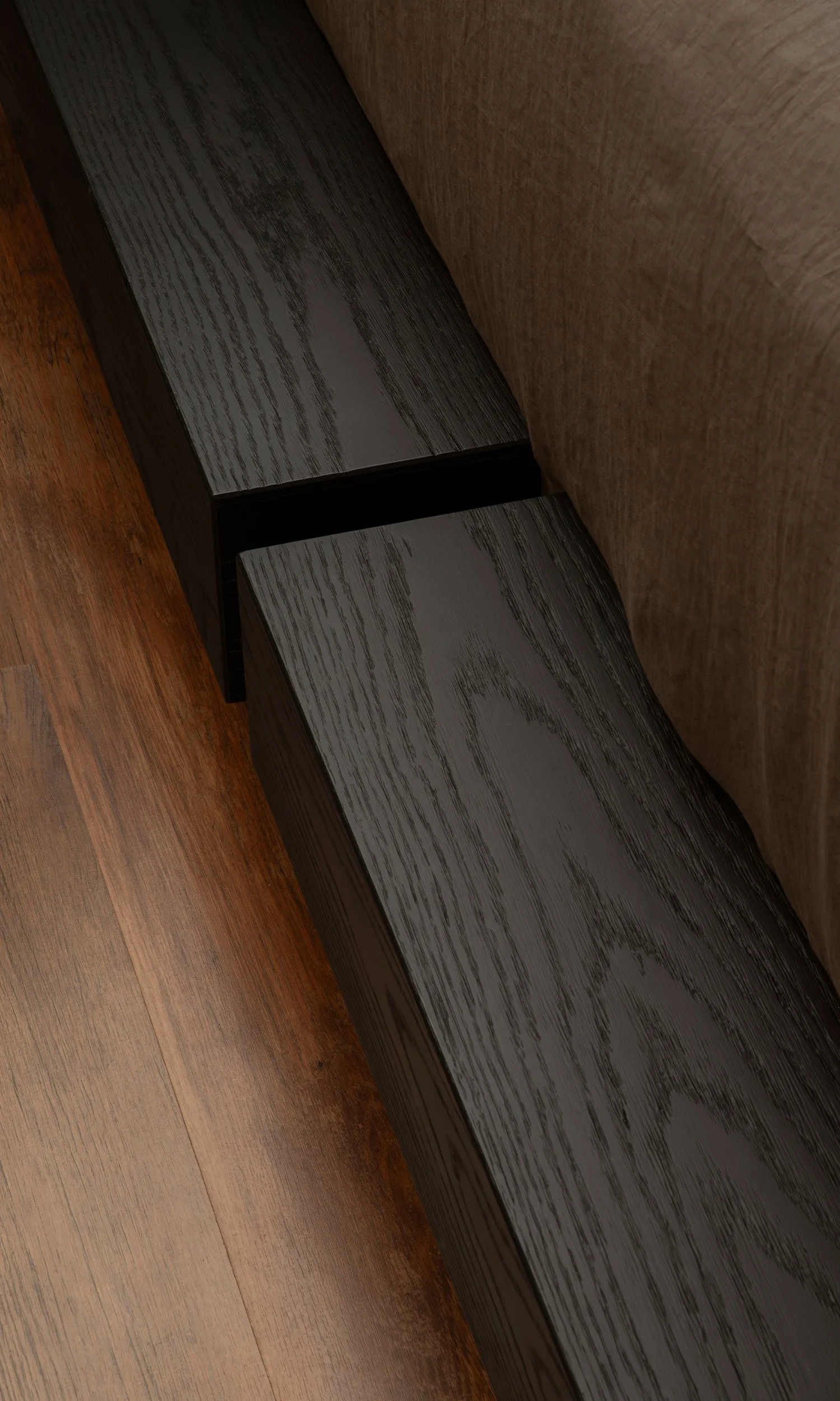Deceres_Somnus Bed-Queen-Ash 05 Black-WEB02.jpg