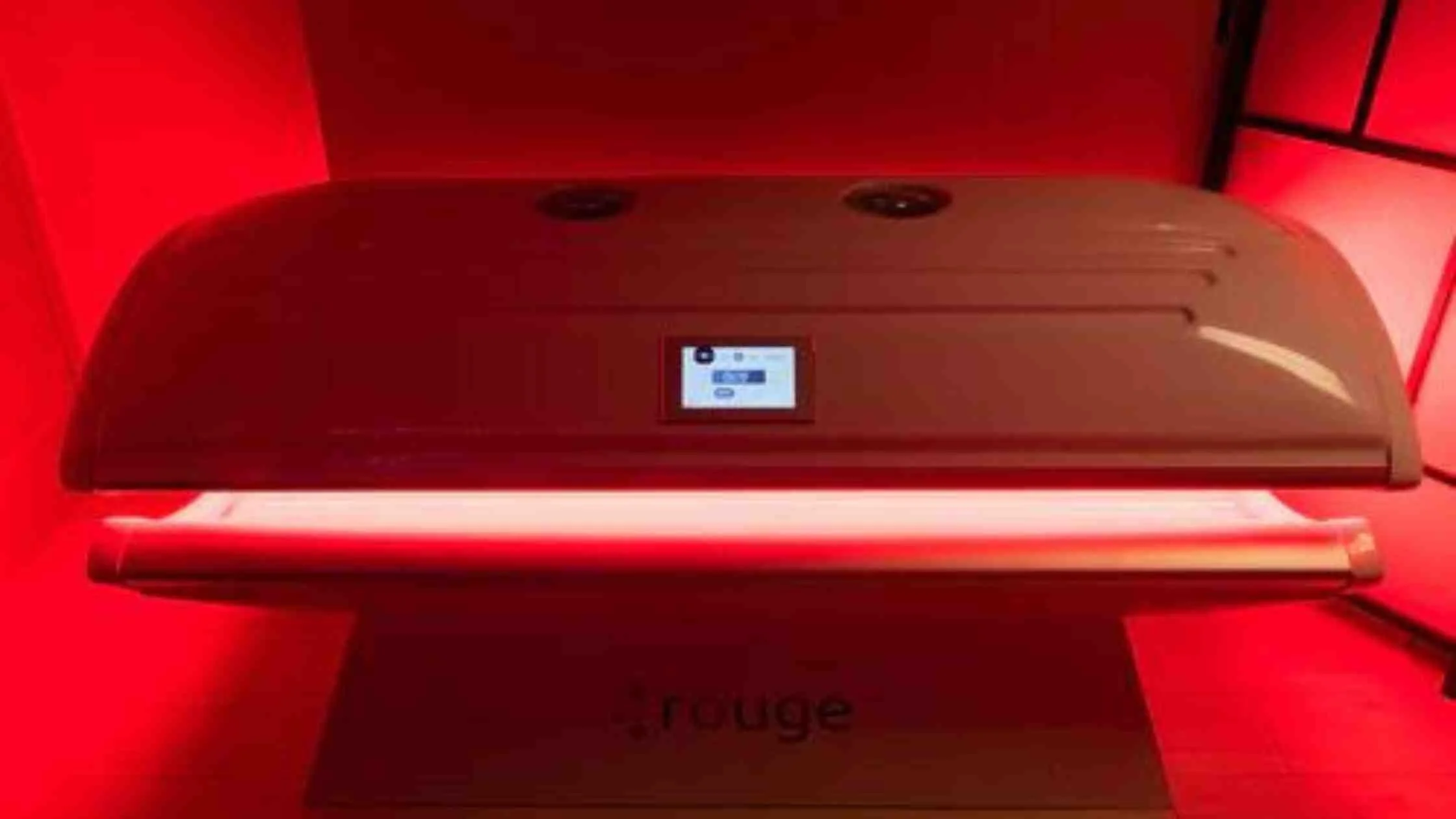 Using Sunlight, Blue Light and Red Light Therapy Devices To Optimise