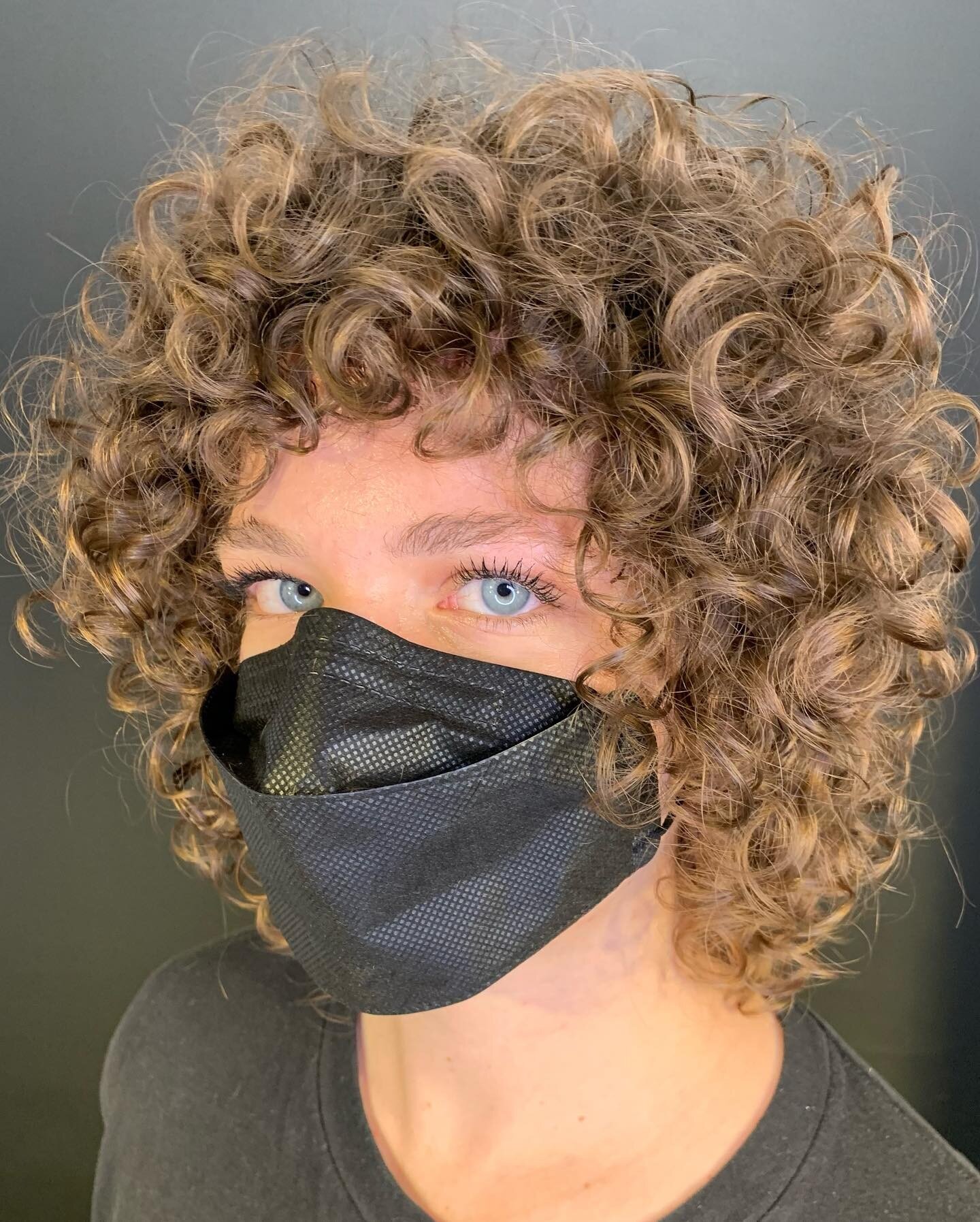 Georgia is an actor. Just a clean up cus they&rsquo;re growing their hair. Interesting note: they&rsquo;re getting more work since going natural. Nice&hellip; #curlmaster #curlyhair #type3