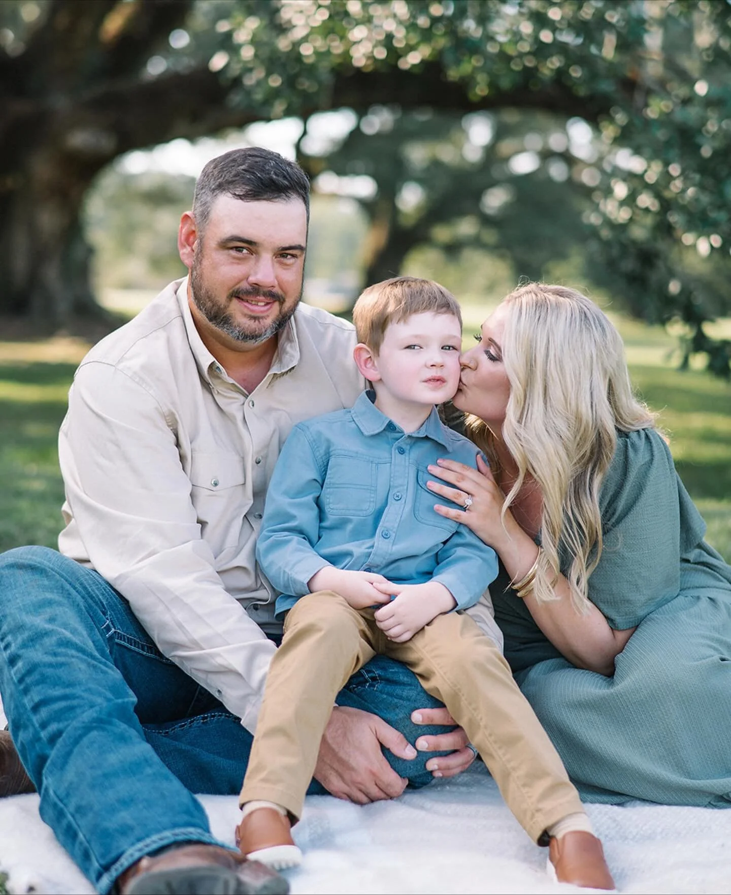 pov: you snagged the last fall mini spot under the prettiest oaks in town 

grab the last spot in the link in my bio ✨