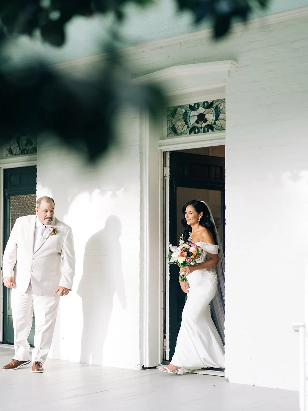 those &ldquo;she&rsquo;s finally walking down the aisle vibes&rdquo; 😍😭

#louisianaweddingphotographer #batonrougeweddingphotographer  #mandevilleweddingphotographer #taylorhubbsweddings #taylorhubbsphotography #theknot #camelliagardens