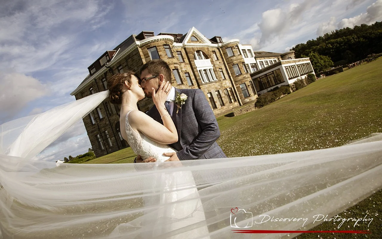 Should You Ask a Friend or Family Member to Photograph Your Wedding?