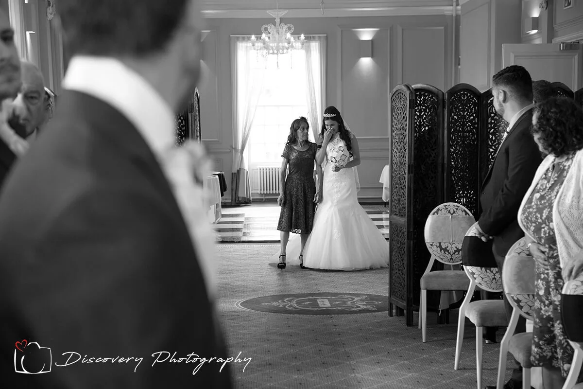 Should You Ask Your Wedding Guests to Put Their Phones Away During the Ceremony?