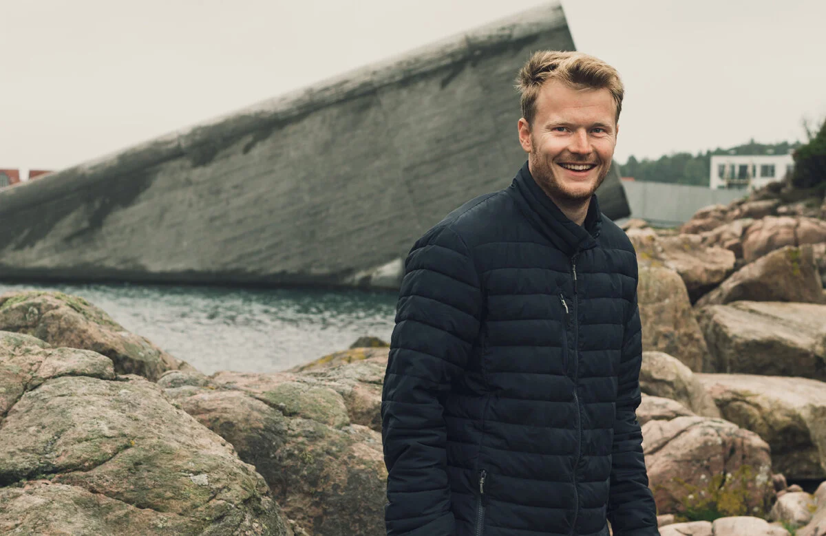 Prosjektleder. Aleksander Brohnst er prosjektleder for Grønne muligheter, et forprosjekt i regi av Lister Nyskaping der målet er å legge til rette for vekst. Det regionale næringsselskapet er allerede tungt involvert i å utvikle blå næring. 