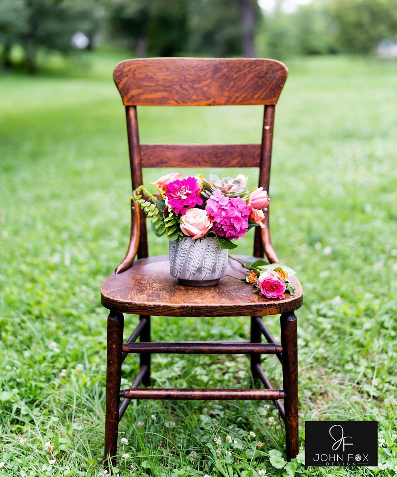 We are thrilled to have the talented @topherboothphotovideo 📸capturing photos of our work! #johnfoxdesign 

MORE to come! 🤩📸

#omaha #local #topherbooth #floraldesigner #floral #flowers #floraldesign #omahaflowers #omahafloral #omahaevents #eventd