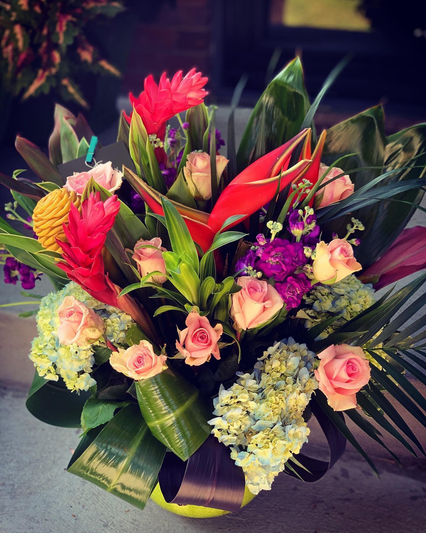 MONDAY|| #inspiration 💜

#johnfoxdesign #omaha #omahaflowers #floraldesigner #omahafloraldesigner #floral #omahaevents #eventdesign #designer #nebraskalocal #supportlocal #shoplocal #wearelocal #eventflowers #anniversaryfloral #loveislove