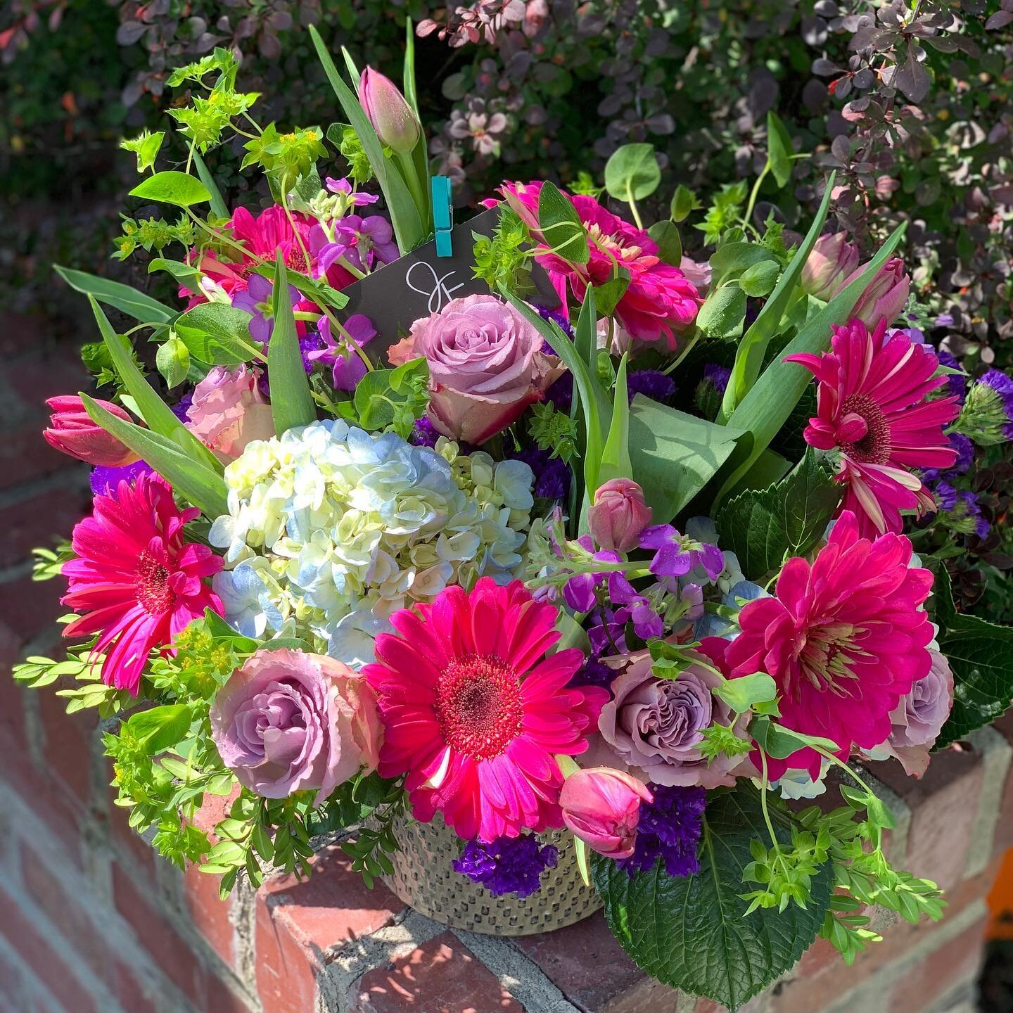 For a PURPLE lover! 💜

#johnfoxdesign #omaha #tuesday #floraldesigner #floralguy #omahafloral #omahaflowers #omahalocal #shoplocalomaha #omahanebraska #midwestfloral #purples #purplefloral #floralart #florallove